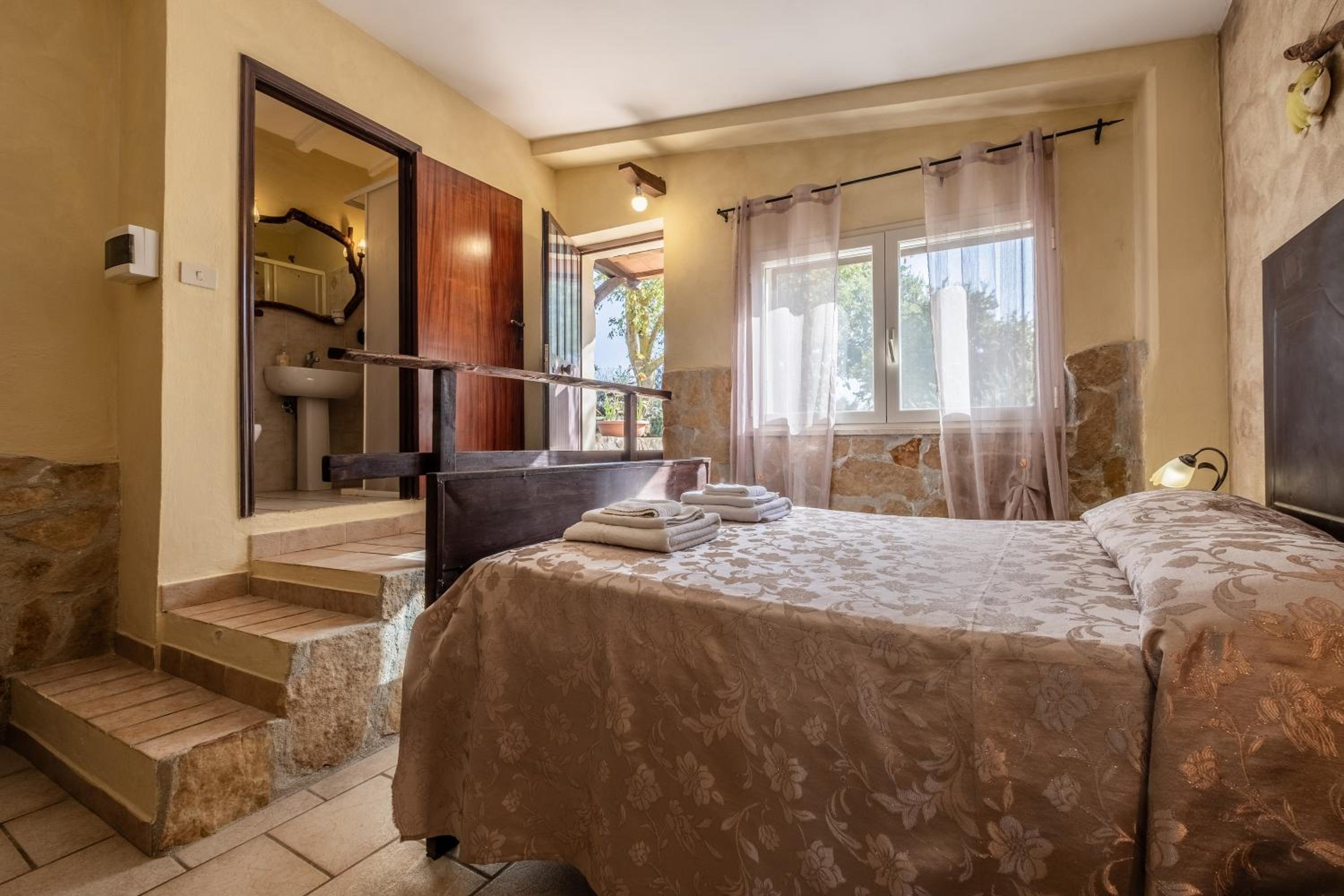 Two-Bedroom Deluxe Apartment with Garden View photo 1