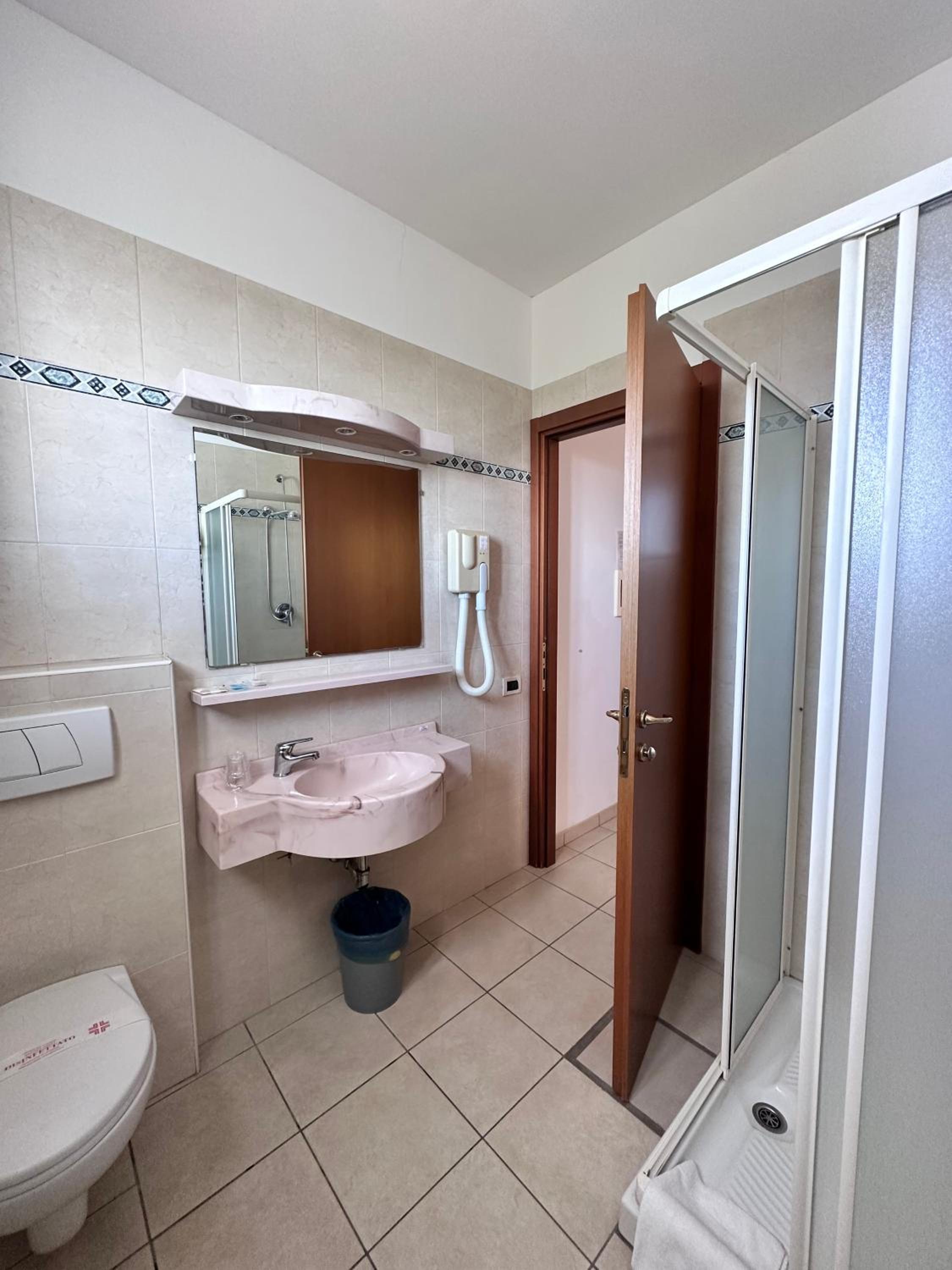 Economy Double or Twin Room photo 3