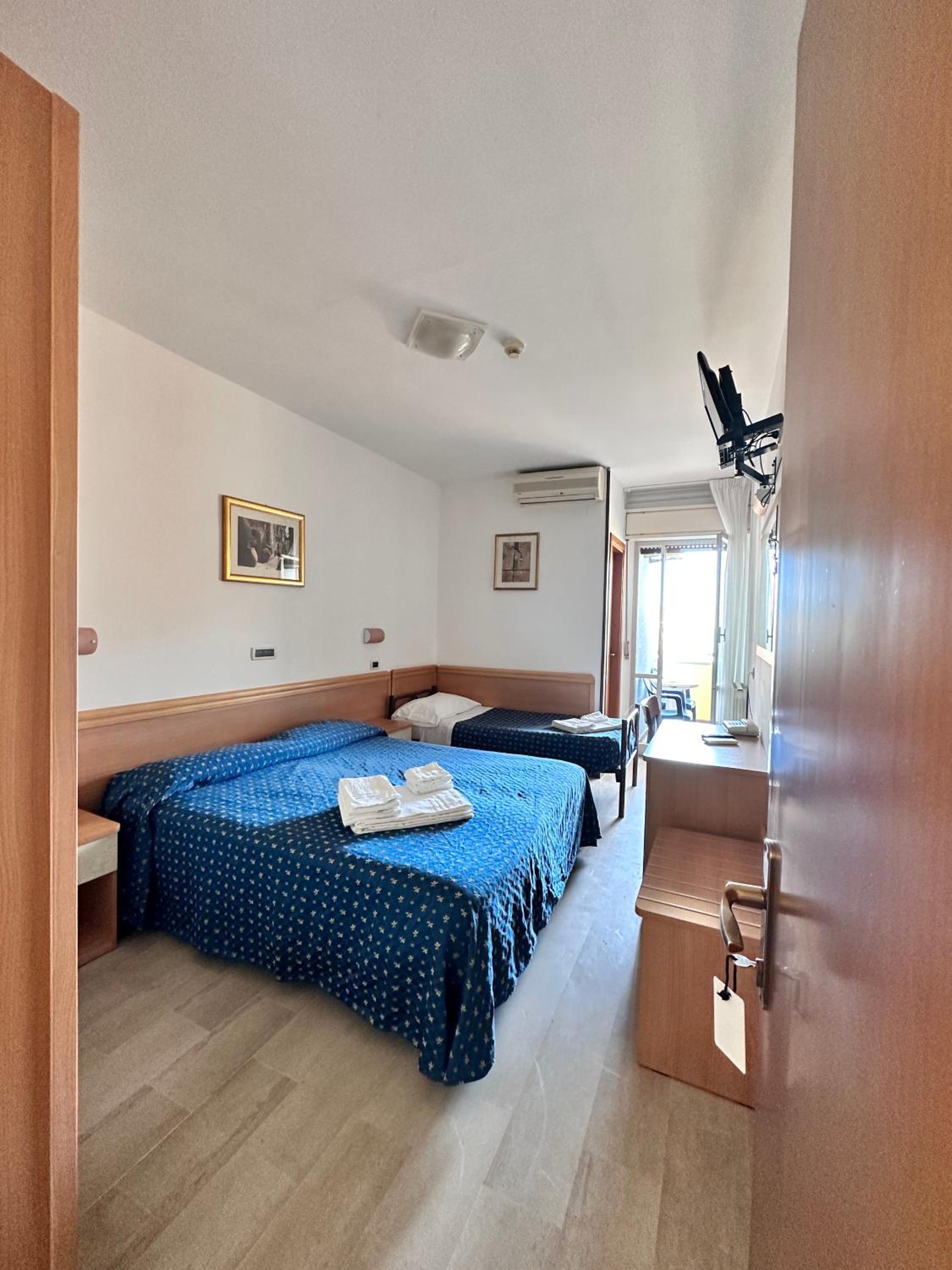 Triple Room photo 2