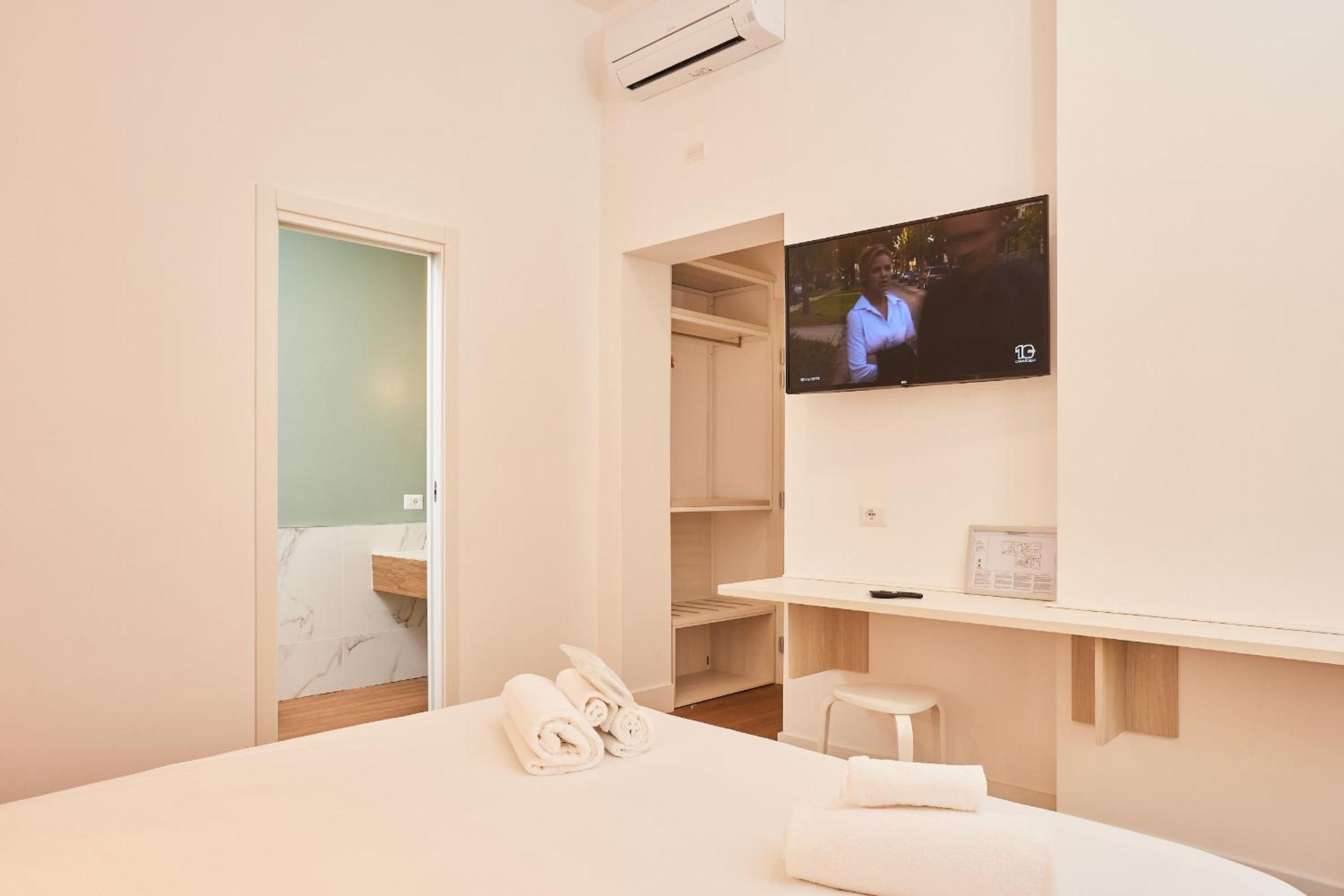 Deluxe Double or Twin Room photo 3
