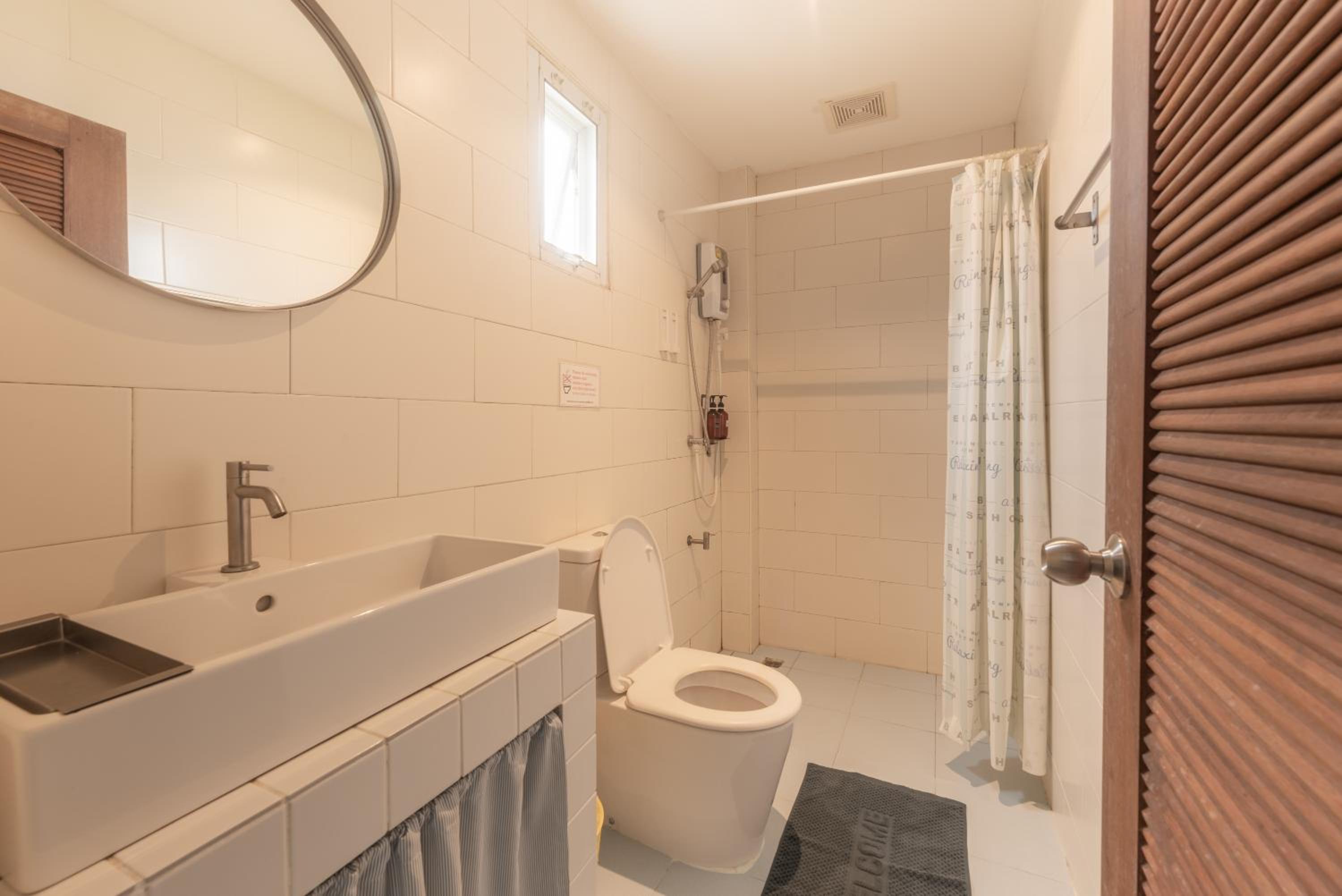 Double Room with Private Bathroom - Photo 4
