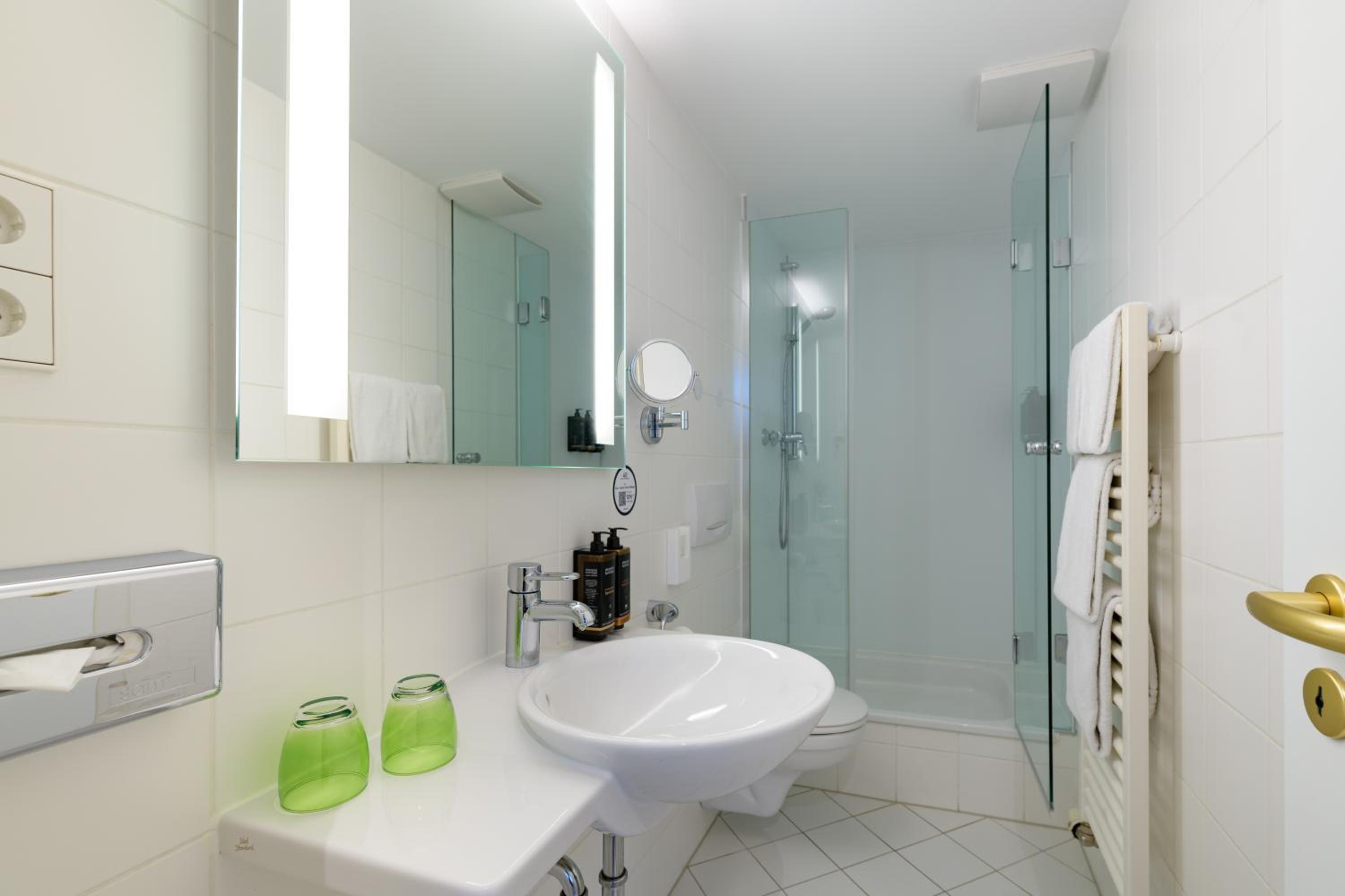 Standard Double Room - Photo 9