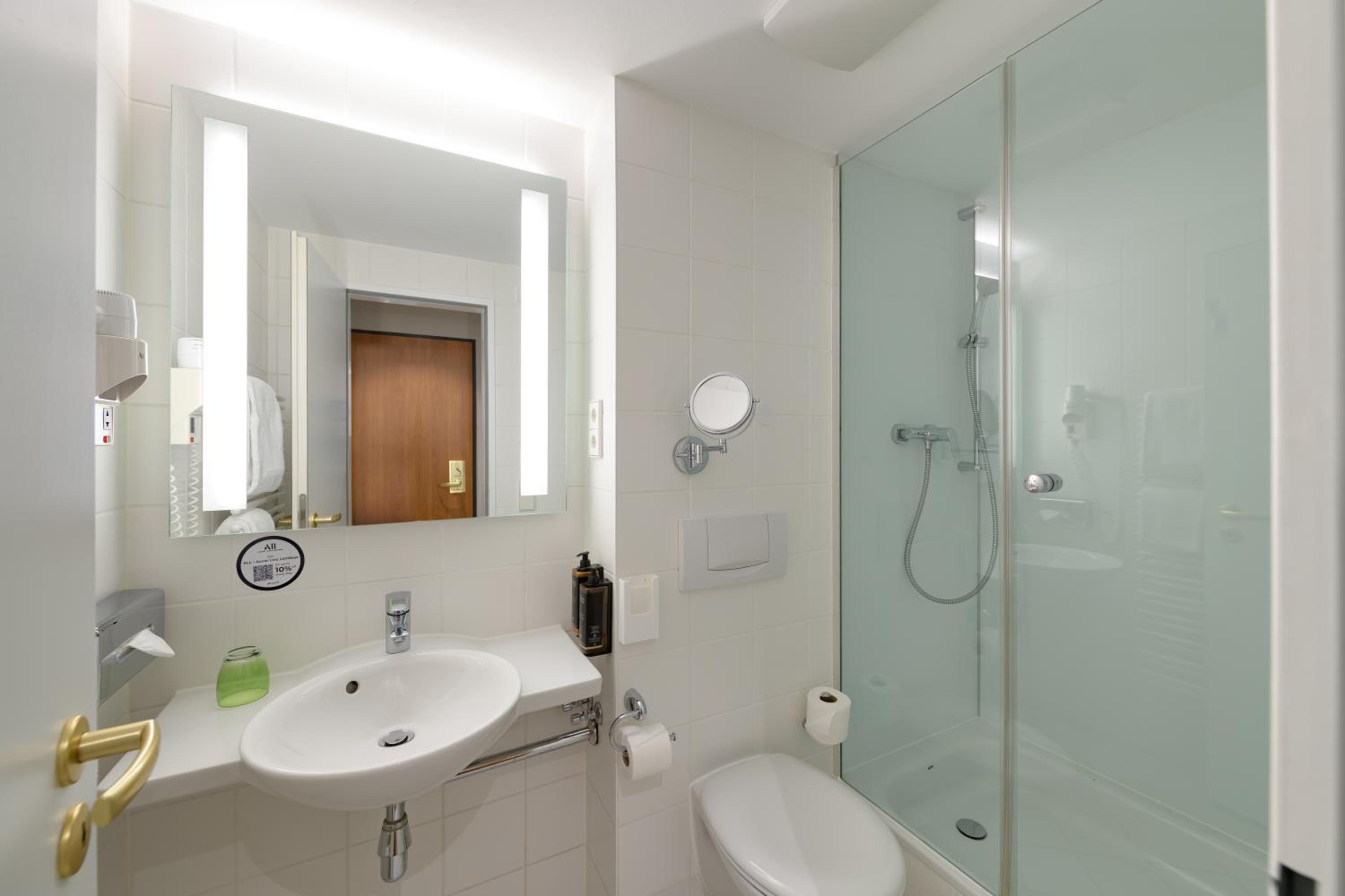 Standard Double Room - Photo 18