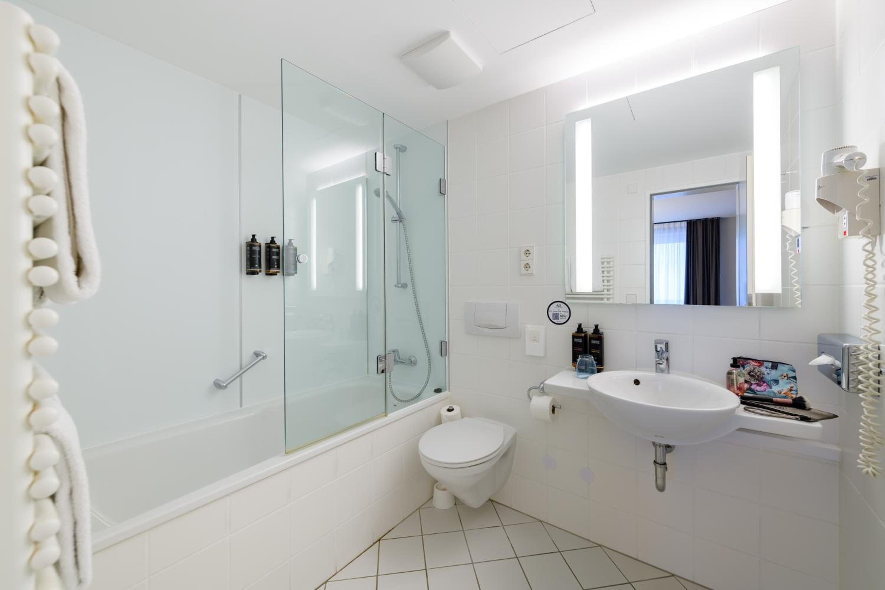 Standard Double Room - Photo 17