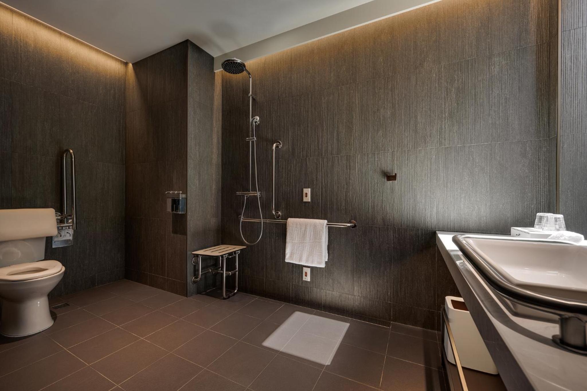 King Room - Mobility Accessible/Low Floor - Photo 3