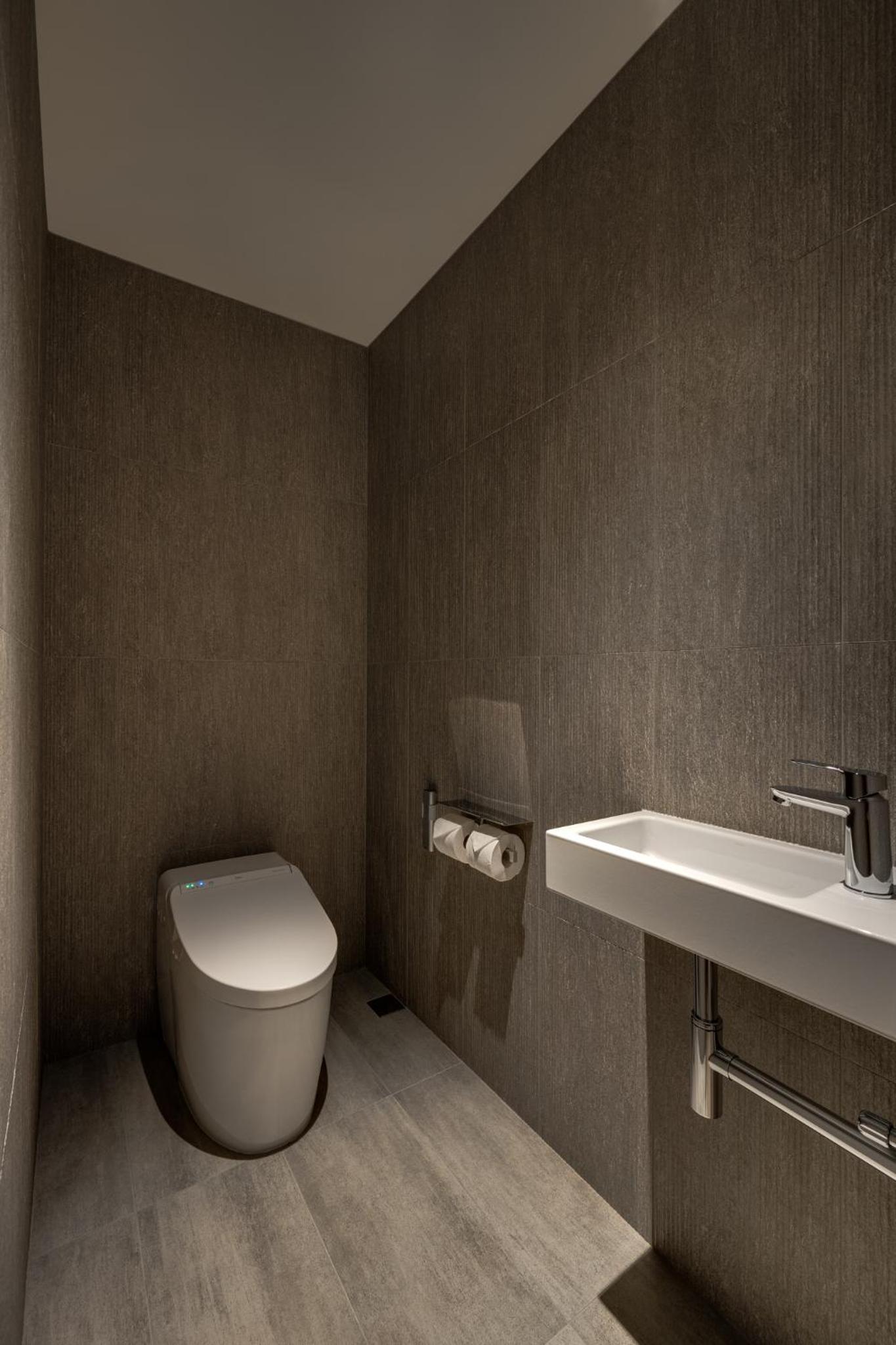 Premium King Room - Photo 4
