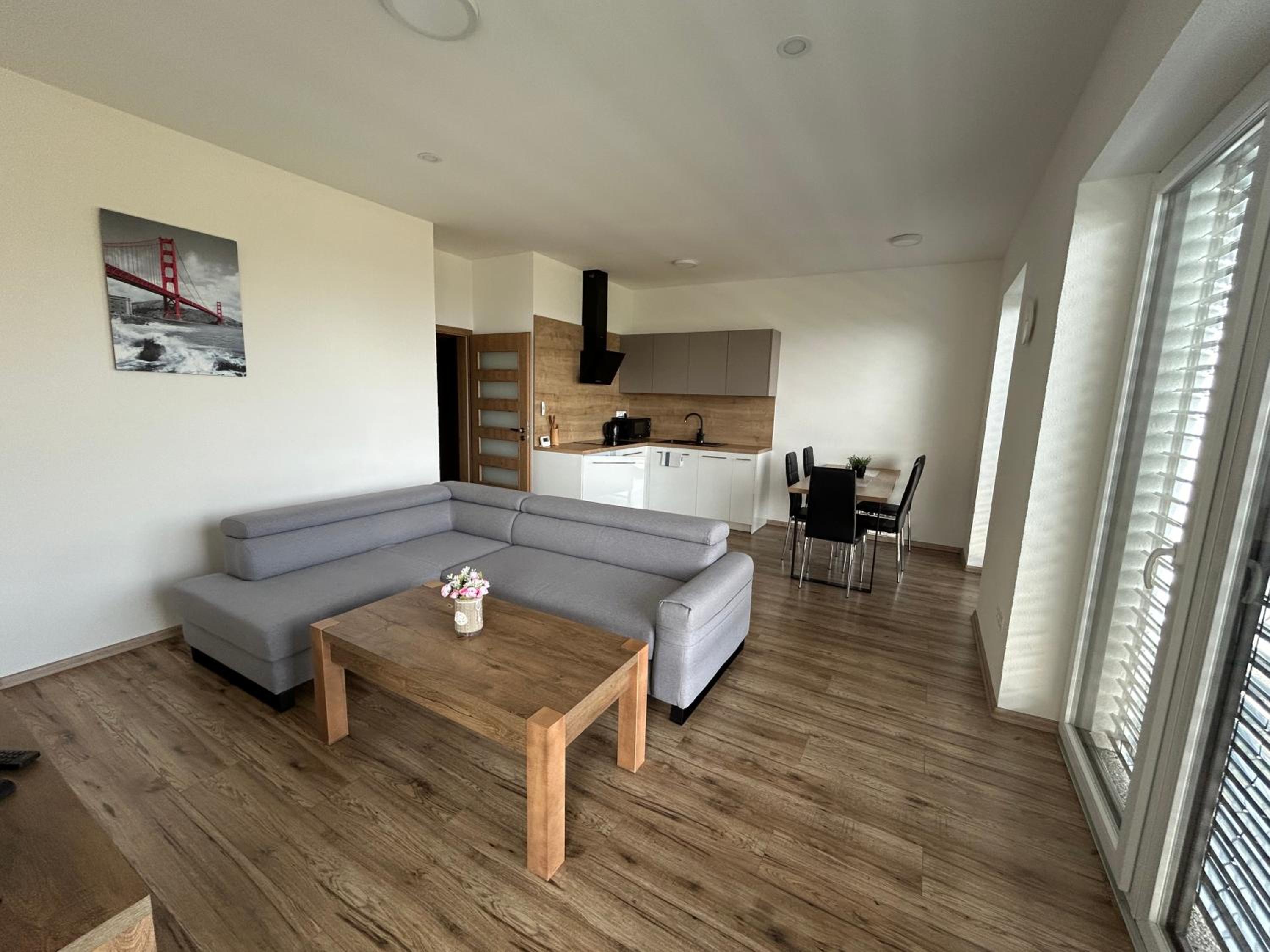 One-Bedroom Apartment photo 1