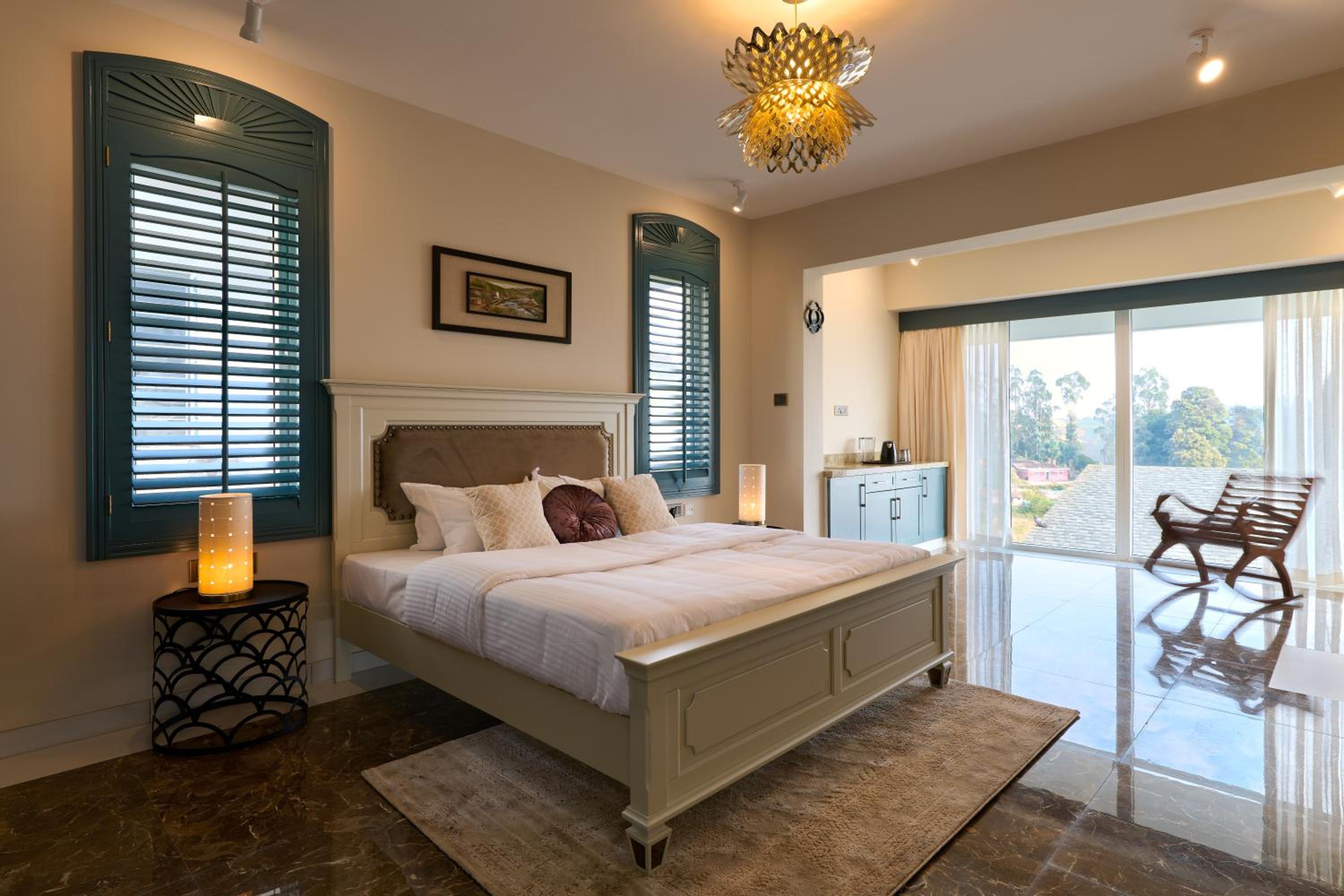 Deluxe King Room - Photo 2