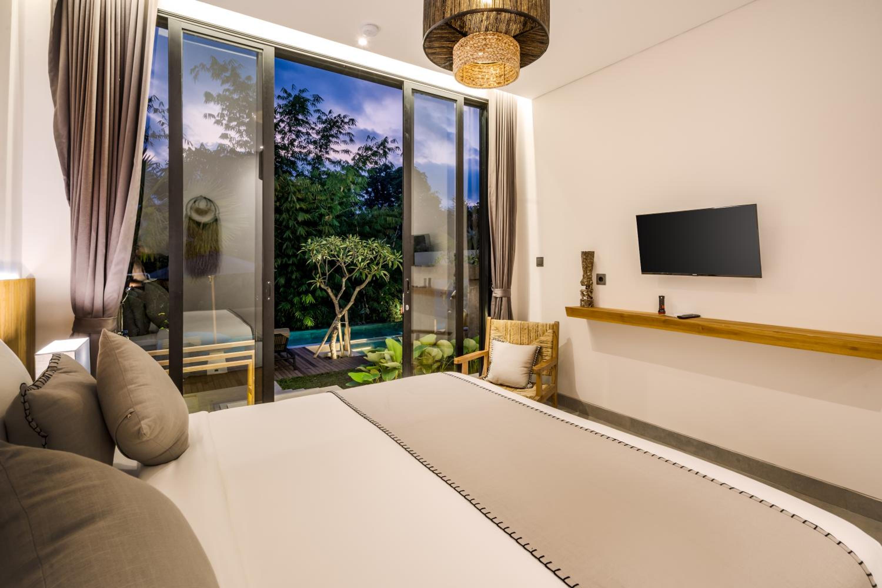 Two-Bedroom Villa - Photo 9