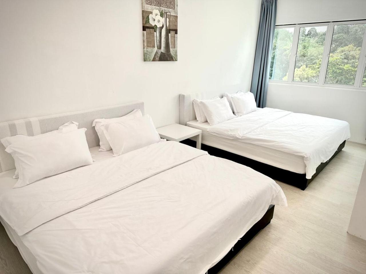 Three-Bedroom Apartment with View photo 2