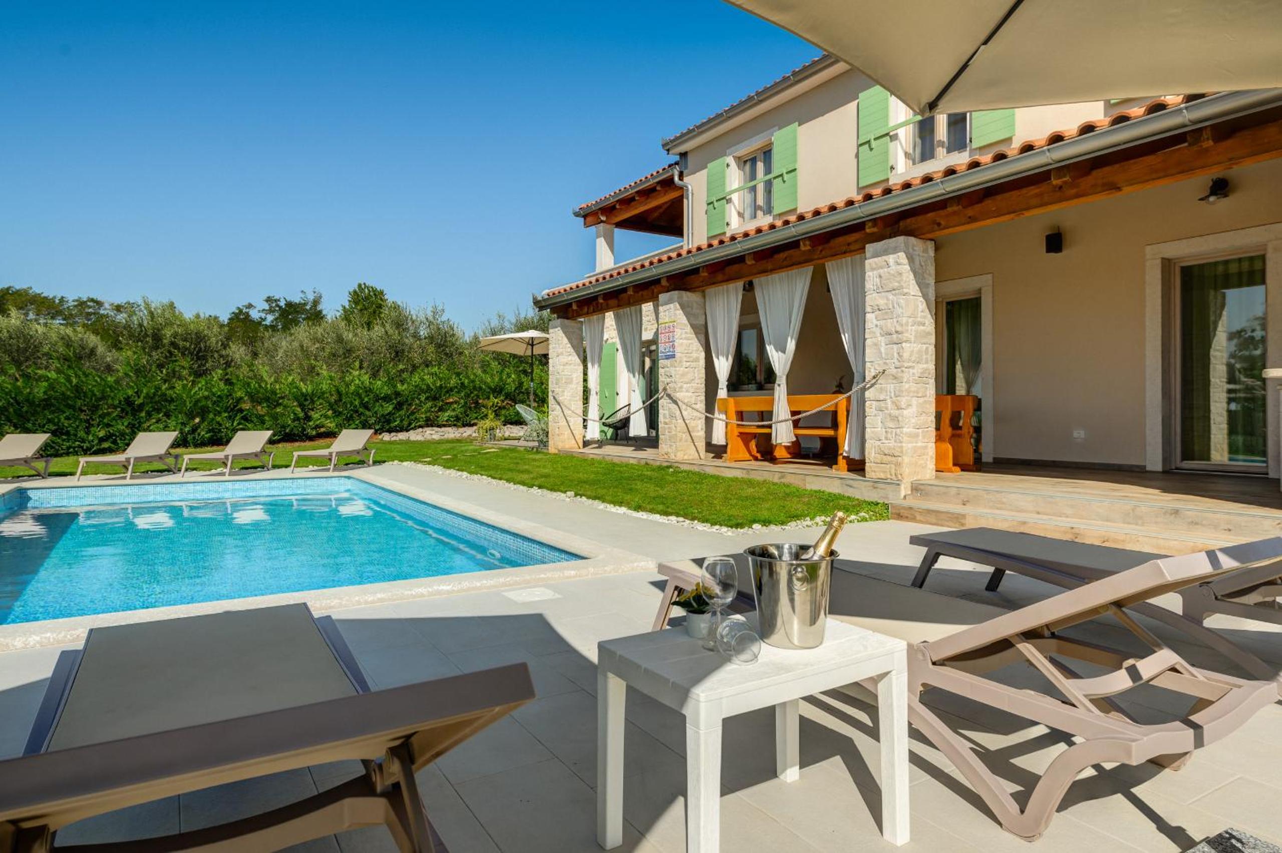 Superior Villa photo 3
