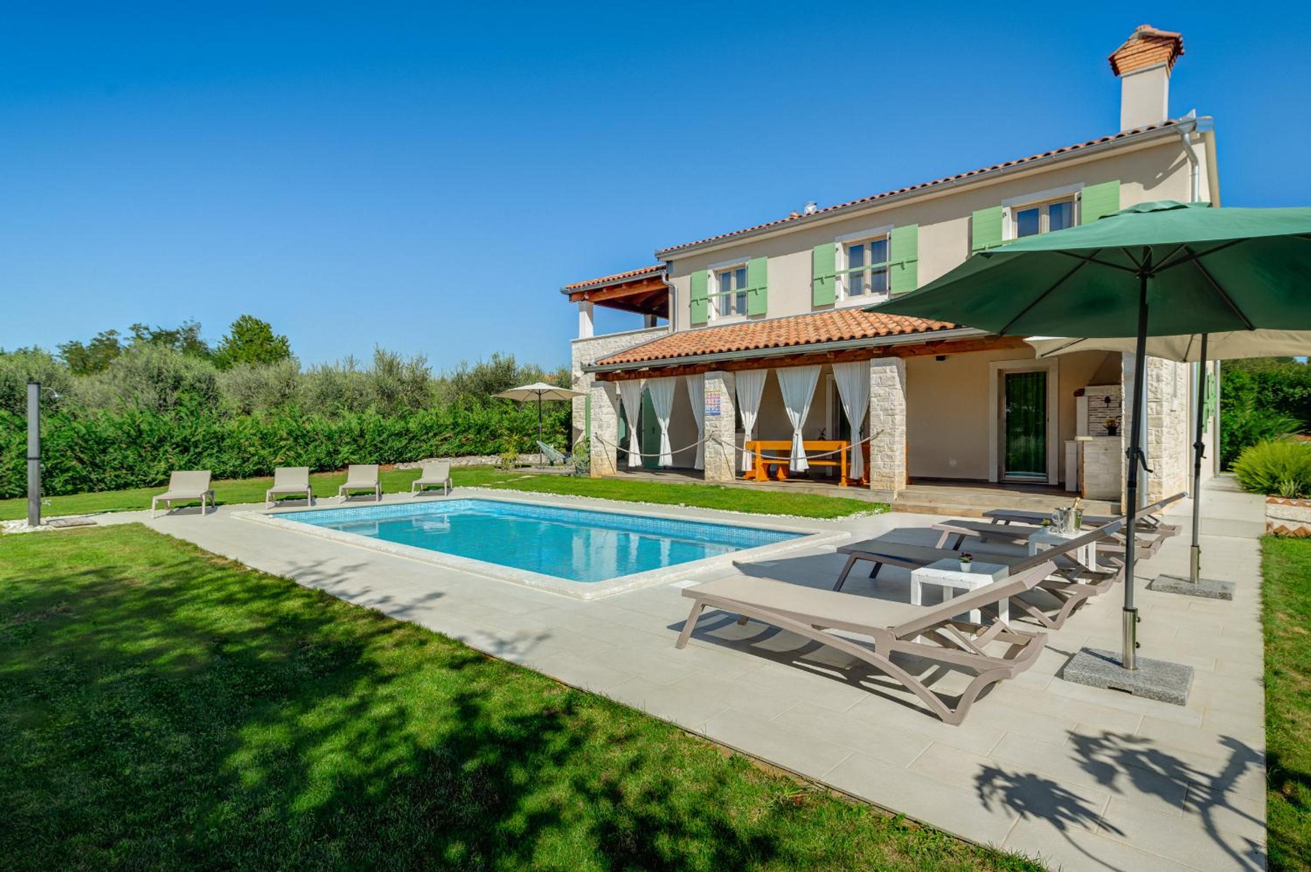 Superior Villa photo 2