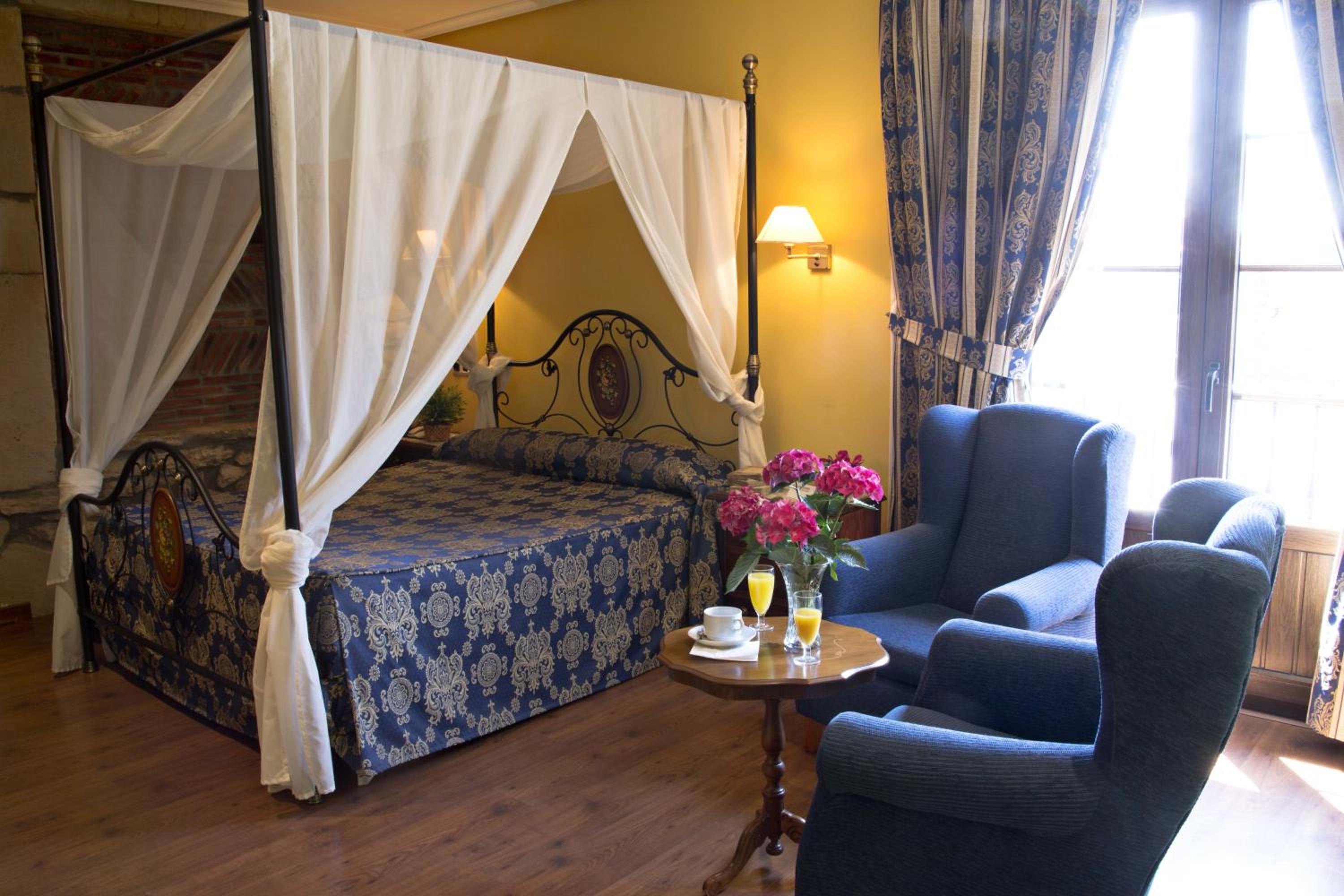 Double or Twin Room - Photo 2