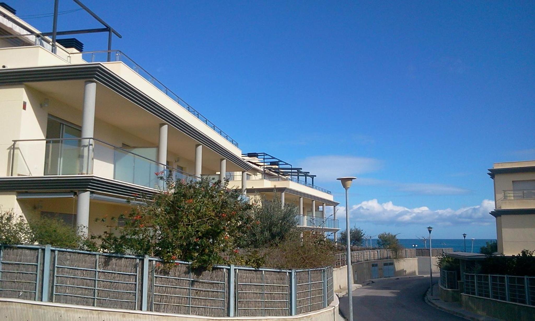 Apartment with Terrace. photo 2