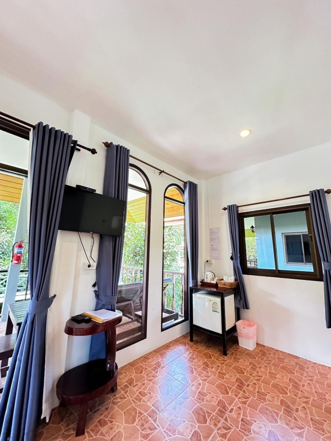 Standard Family Room - Photo 4