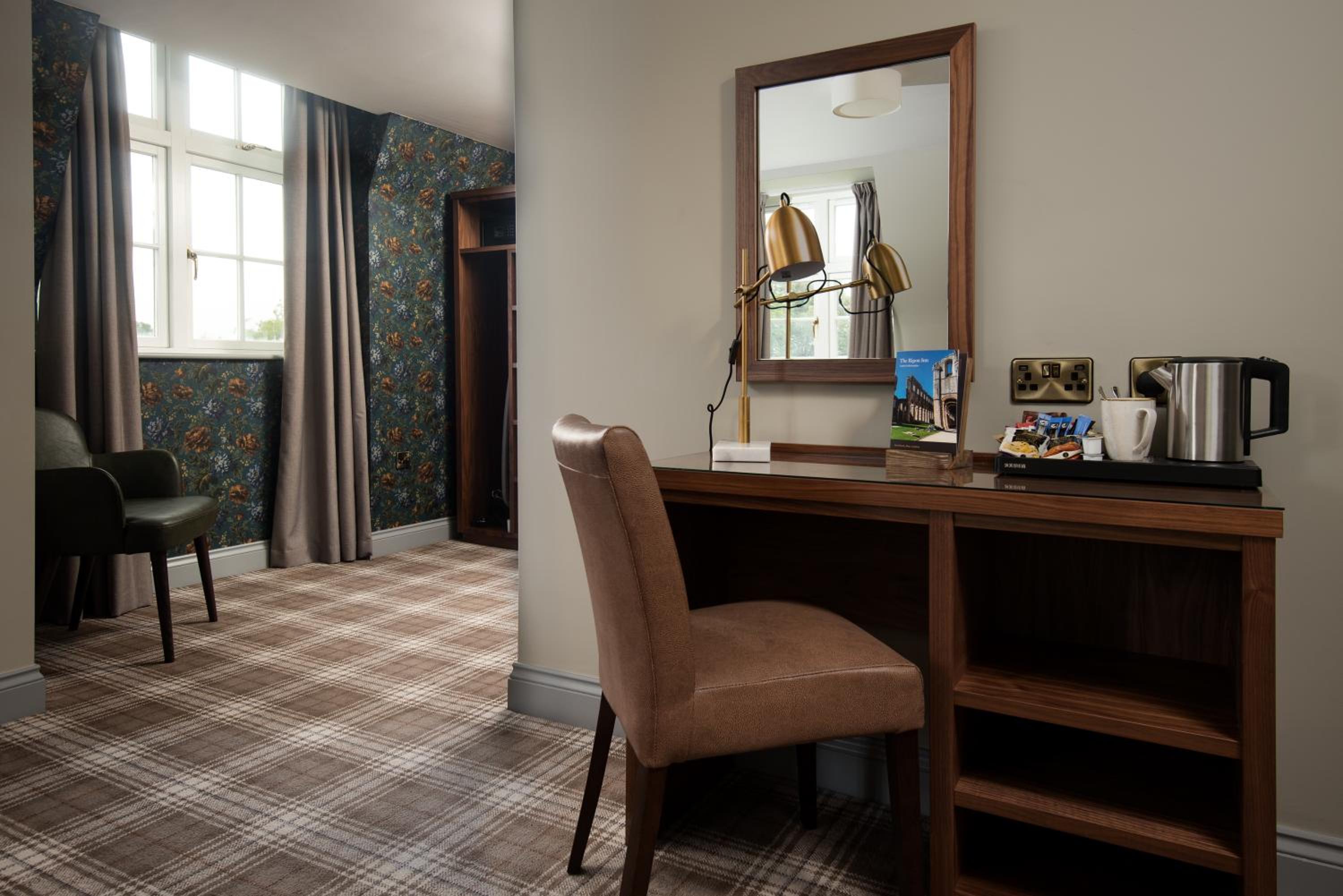 Superior Family Room photo 2