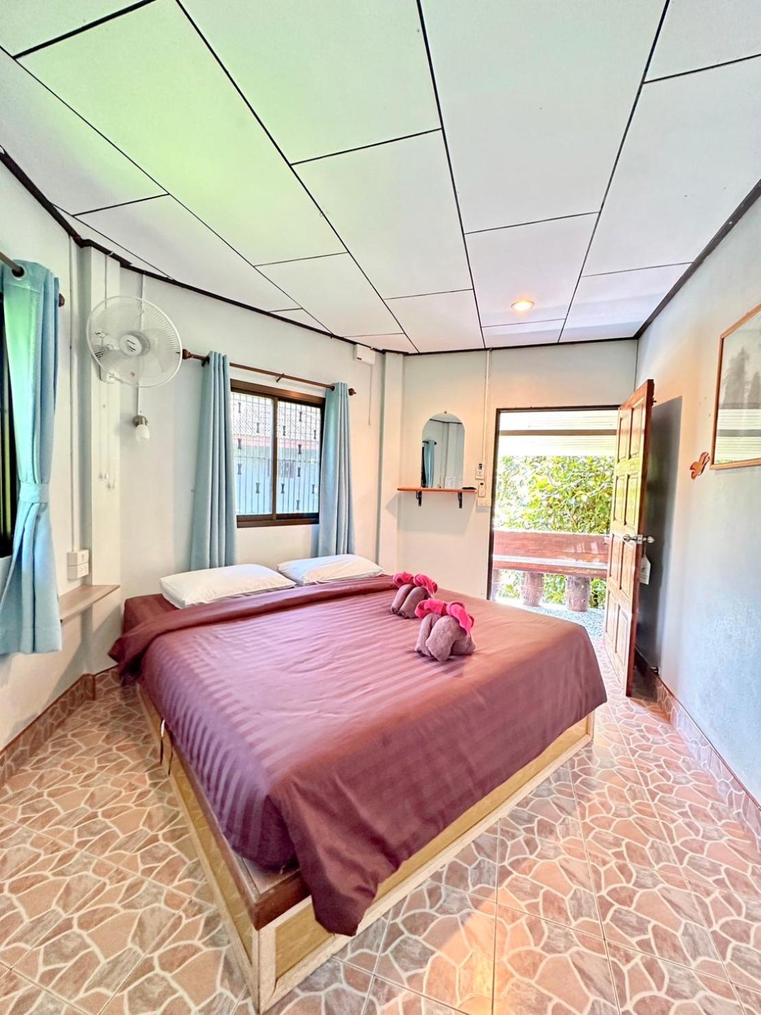 One-Bedroom Bungalow - Photo 6