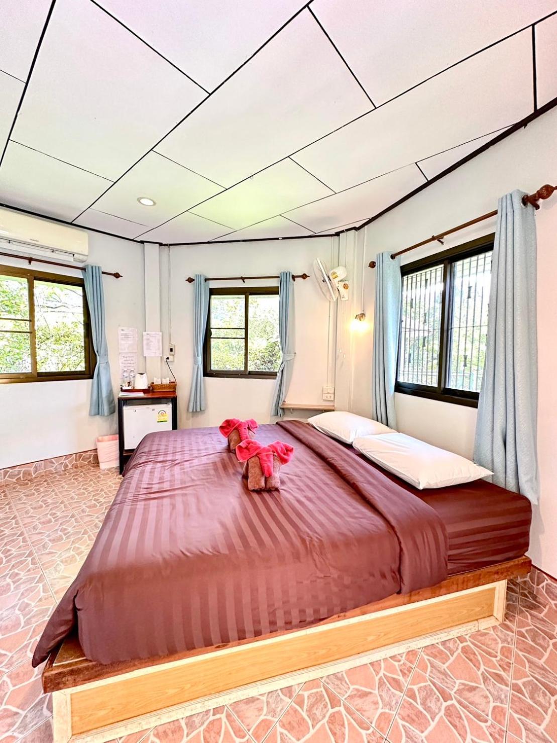 One-Bedroom Bungalow - Photo 5