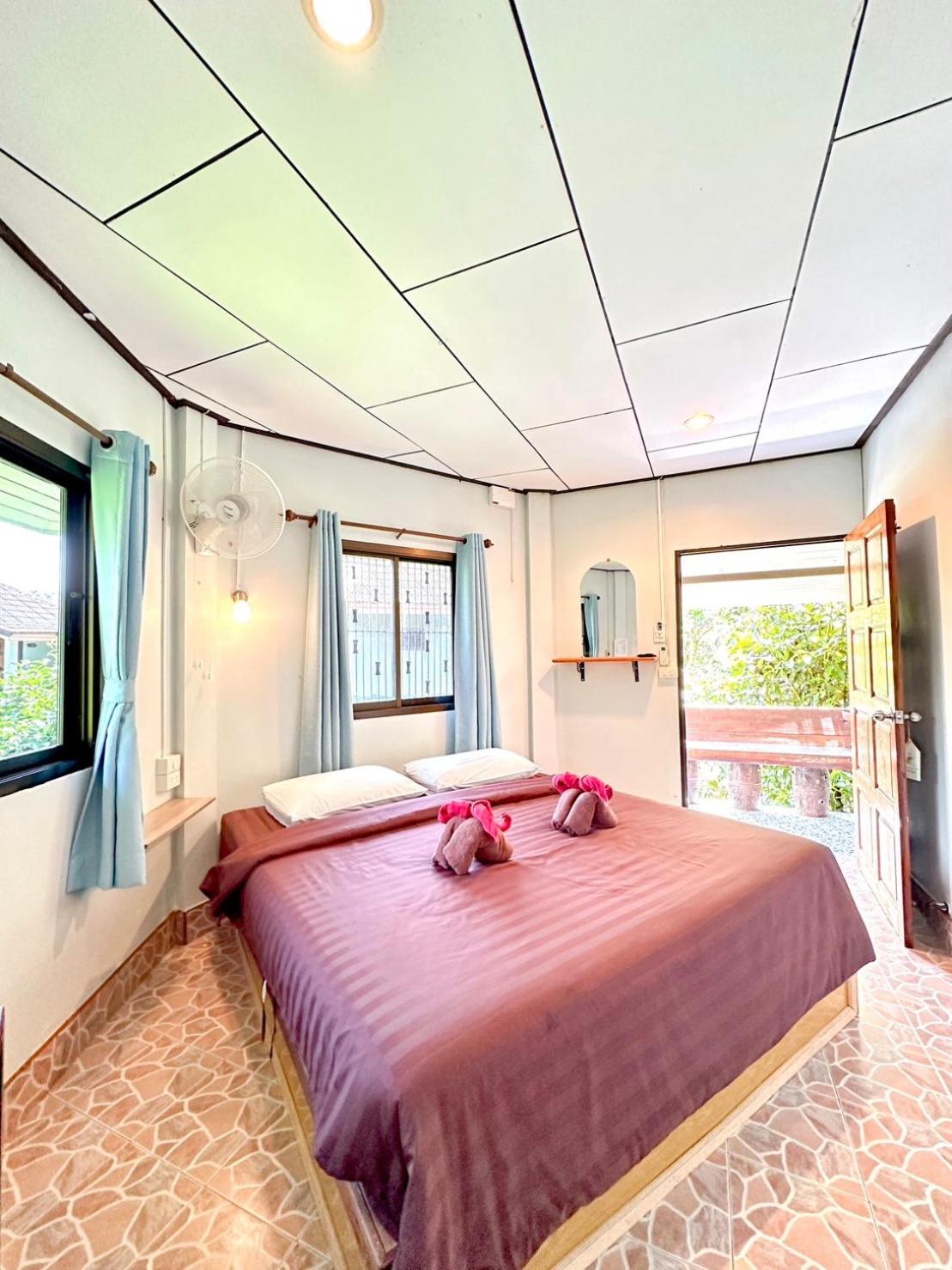 One-Bedroom Bungalow - Photo 4