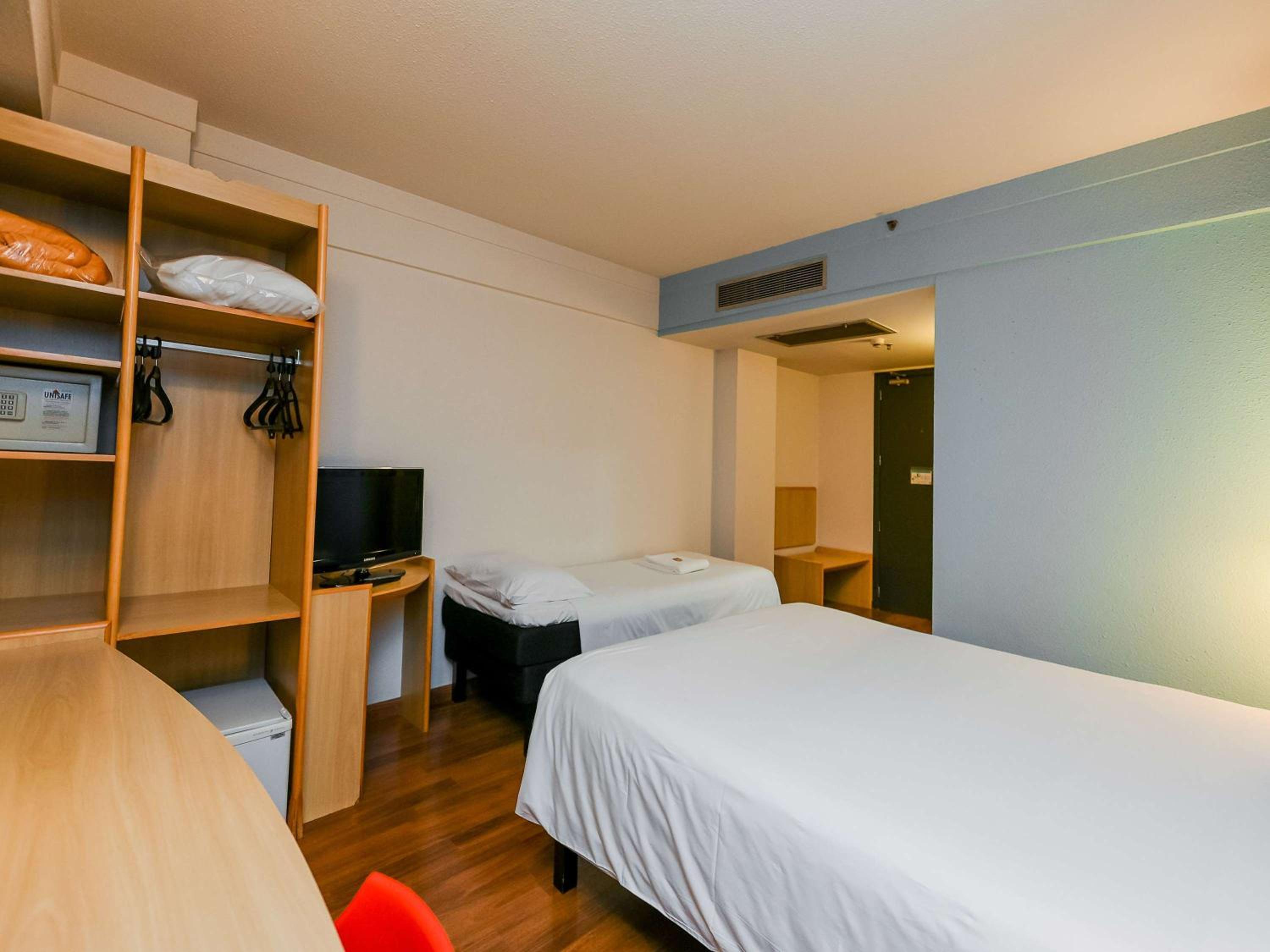 Standard Triple Room with Double and Single Bed - Photo 1
