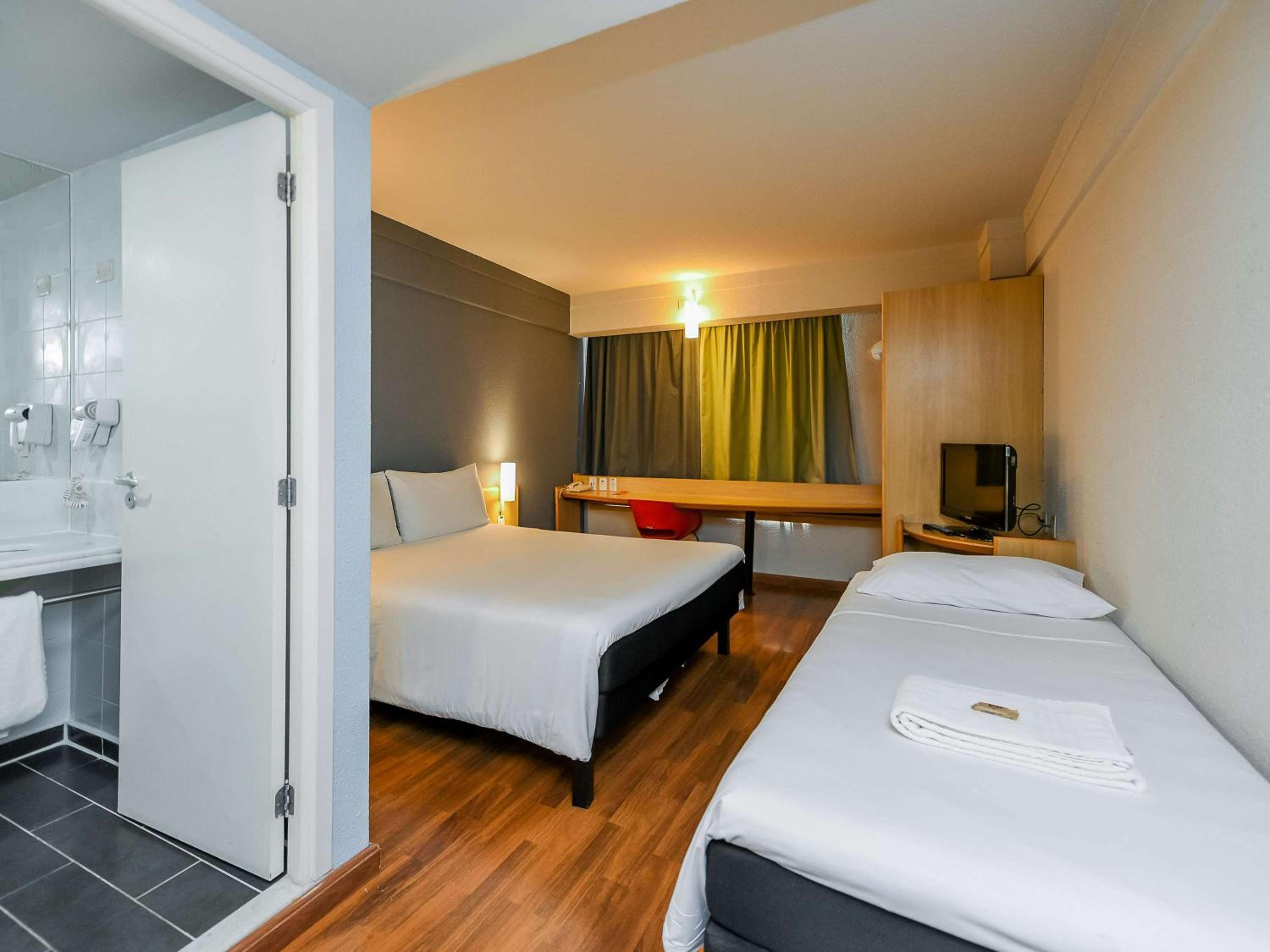 Standard Triple Room with Double and Single Bed - Photo 4