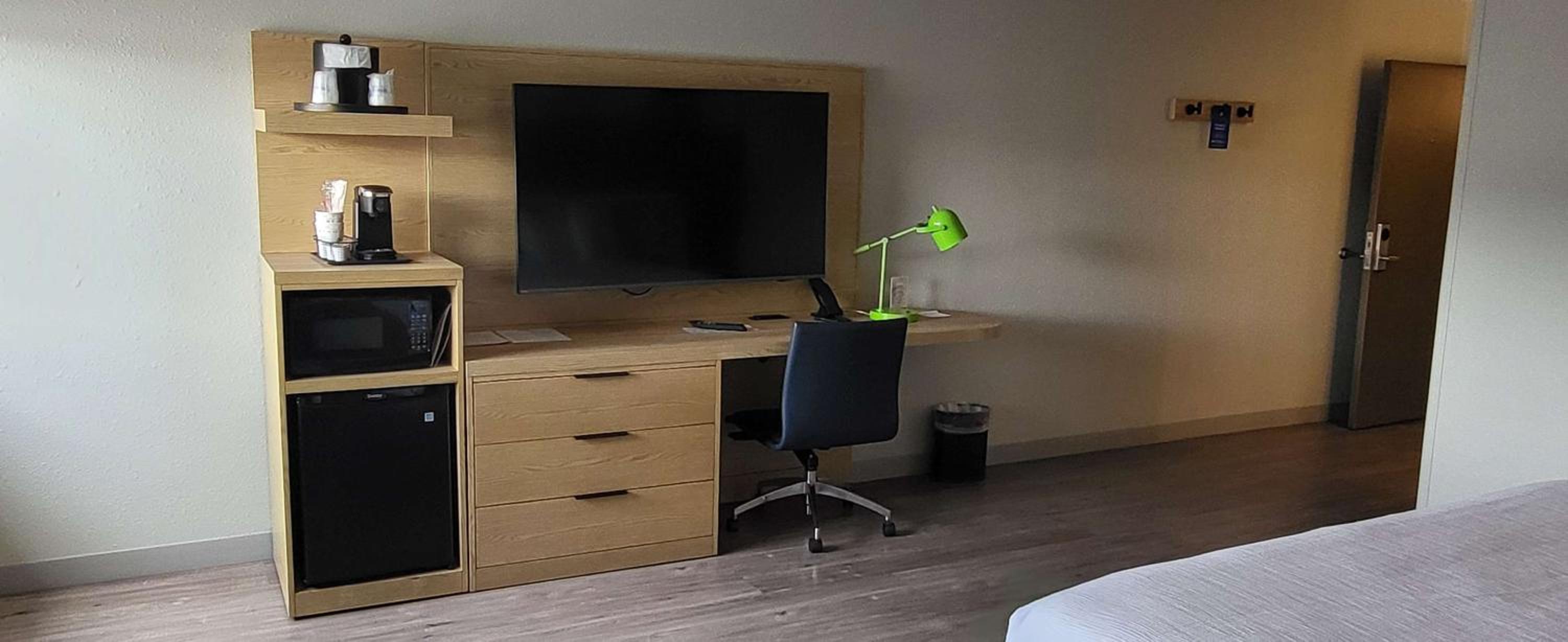 Deluxe King Room - Photo 5