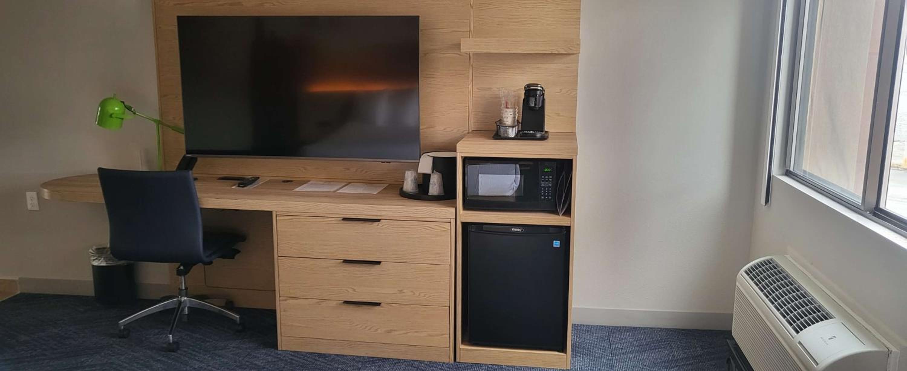 King Room with Roll-In Shower - Mobility Access - Photo 1