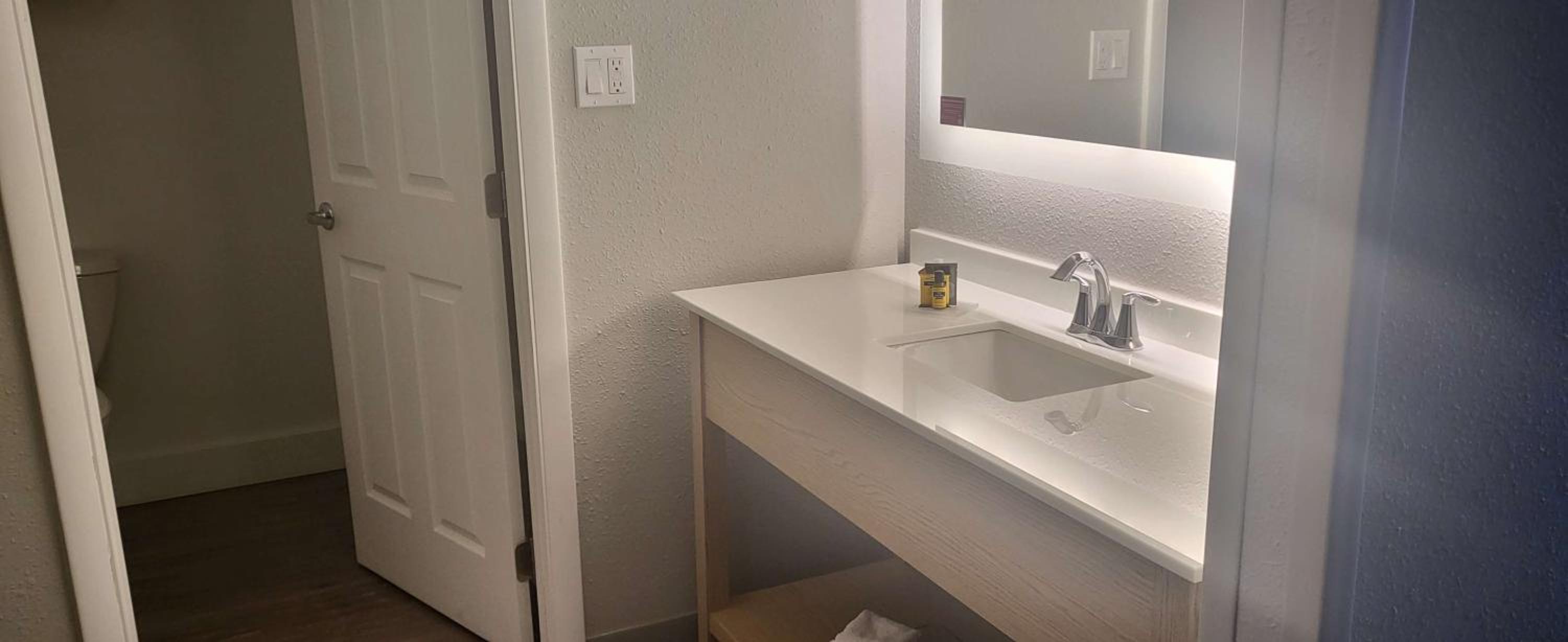 King Suite - Photo 4