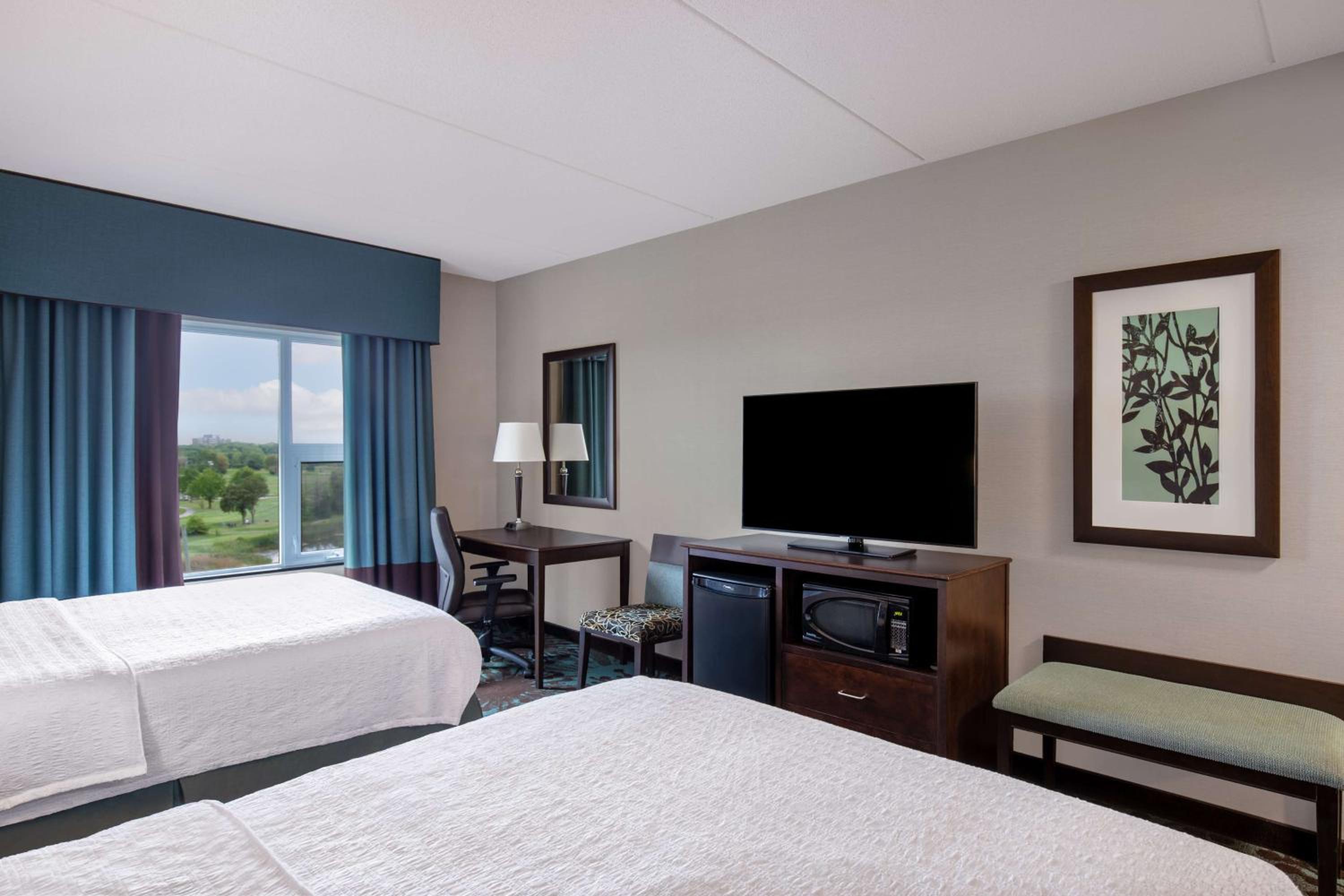 Queen Room with Two Queen Beds - Disability Access/Non-Smoking - Photo 4
