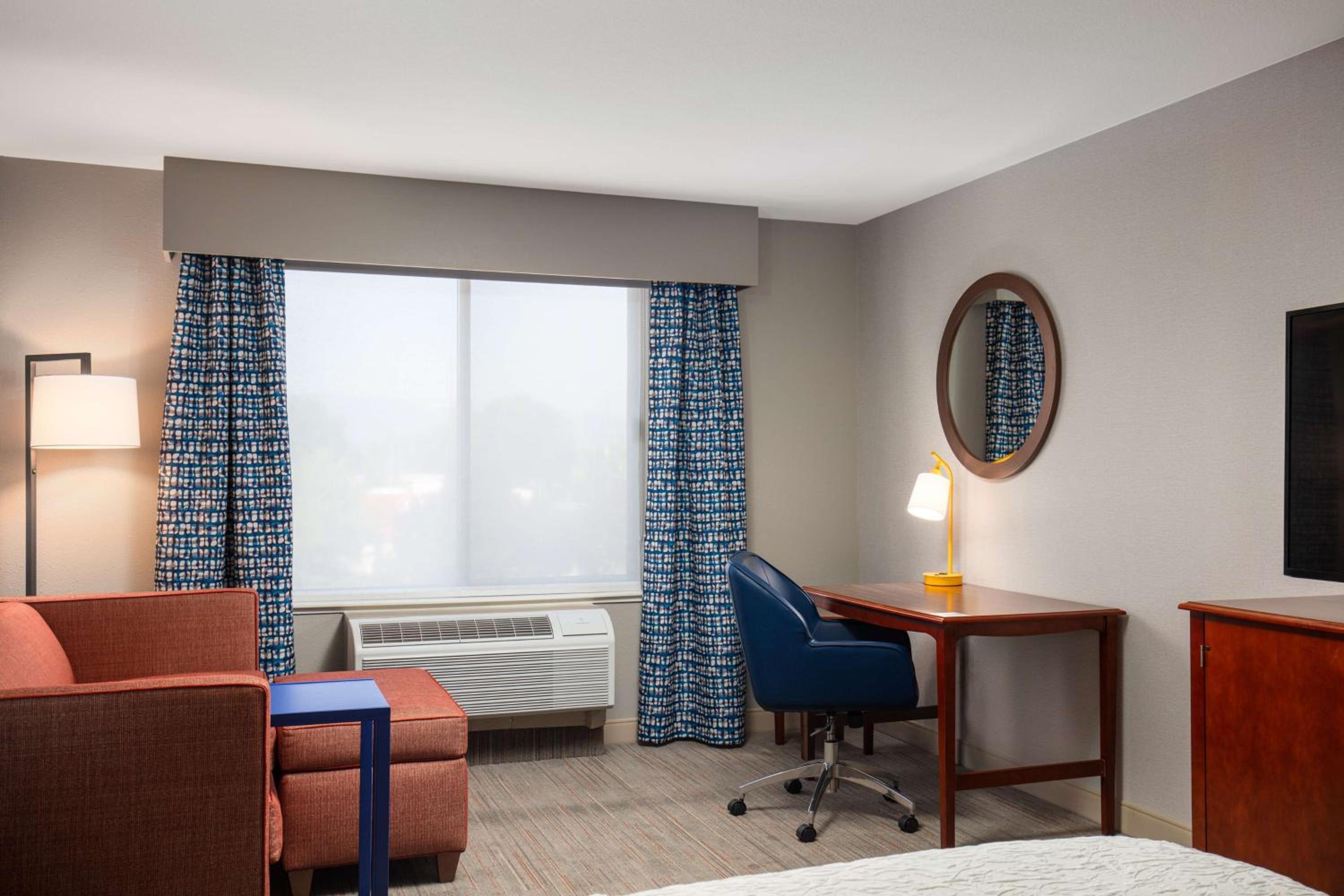 King Room with Sofa Bed and Study - Non-Smoking - Photo 6