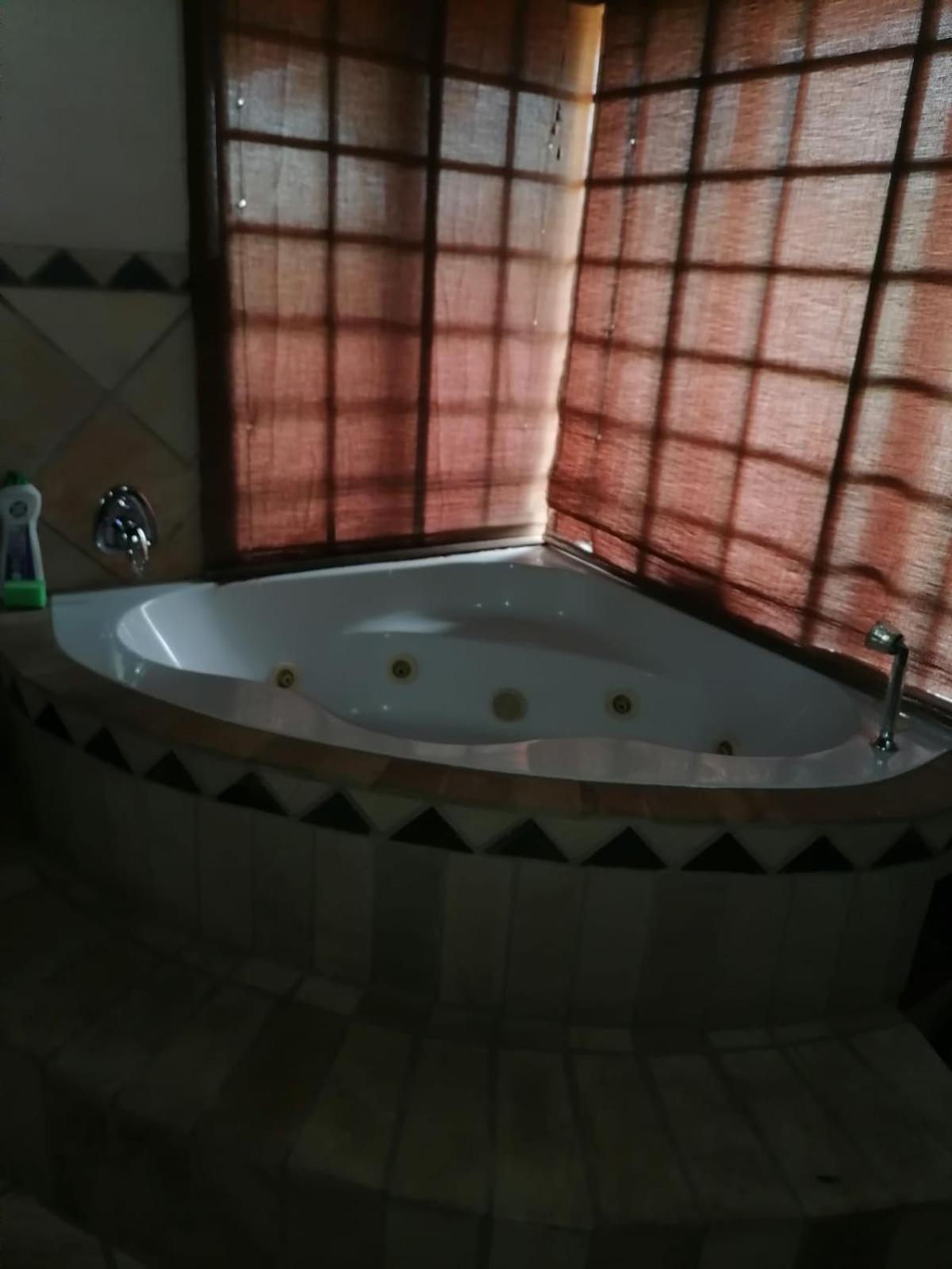 Double Room with Spa Bath photo 3