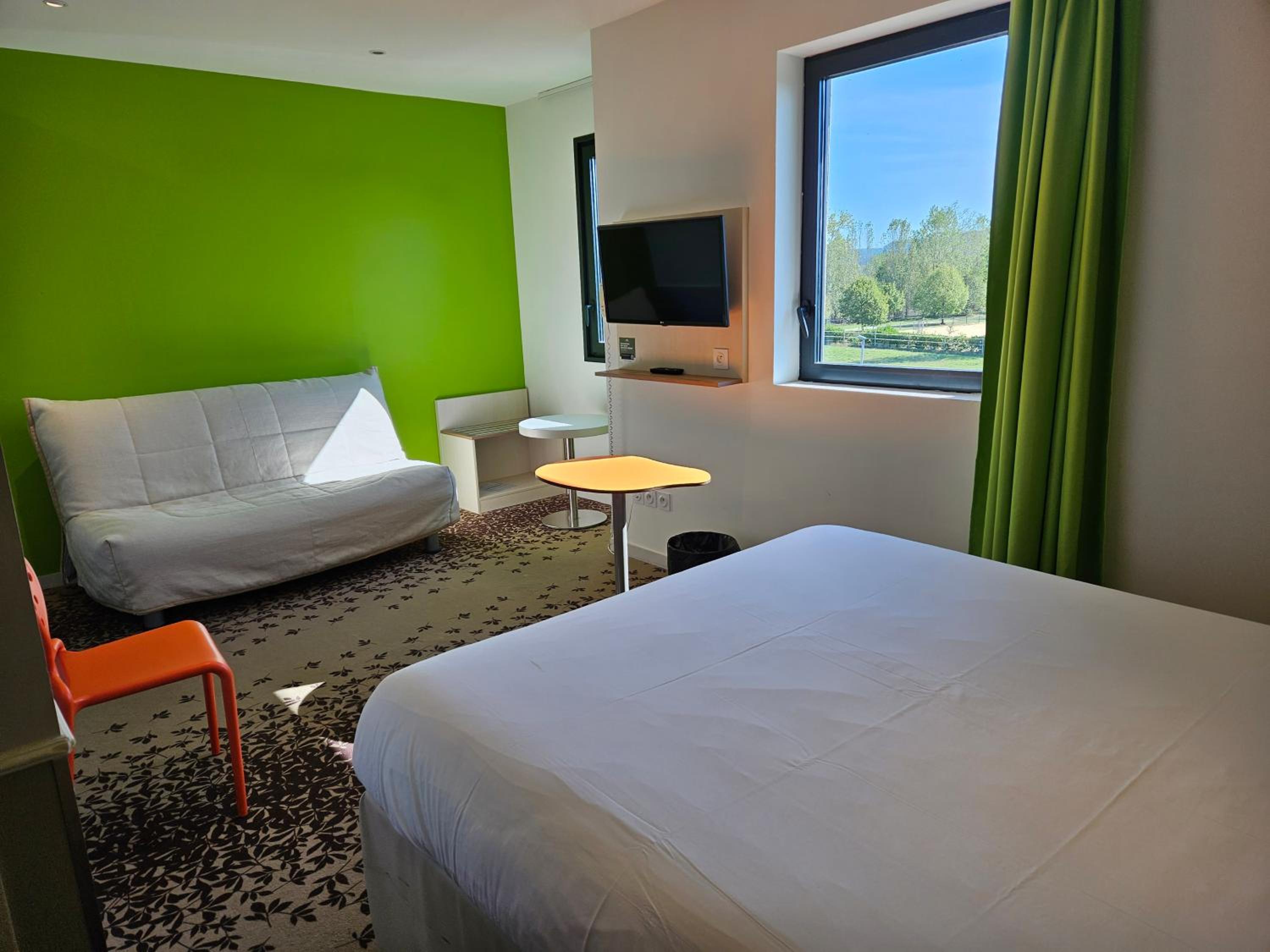 Standard Double Room with Sofa Bed - Photo 4