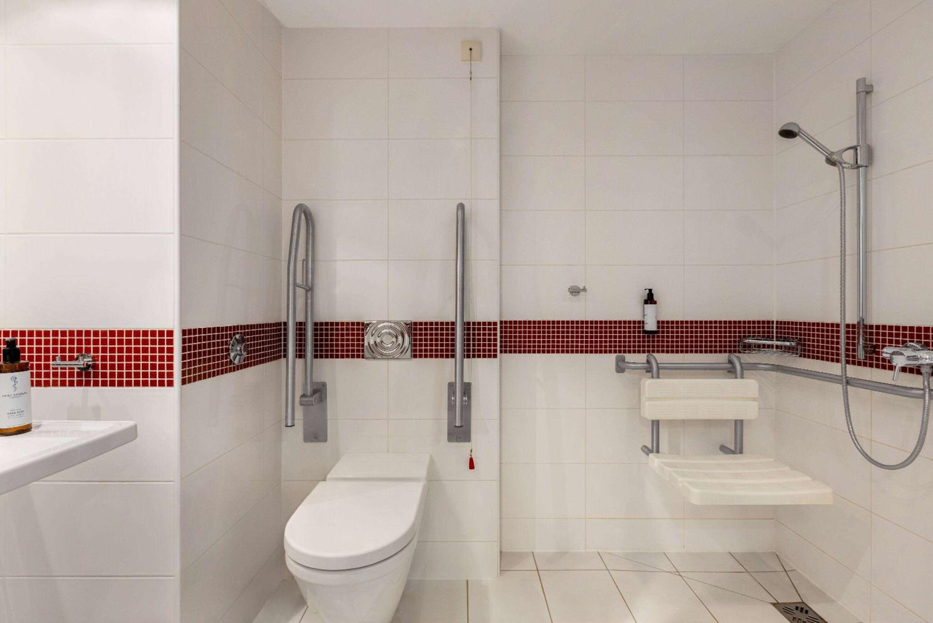 Accessible Room photo 2