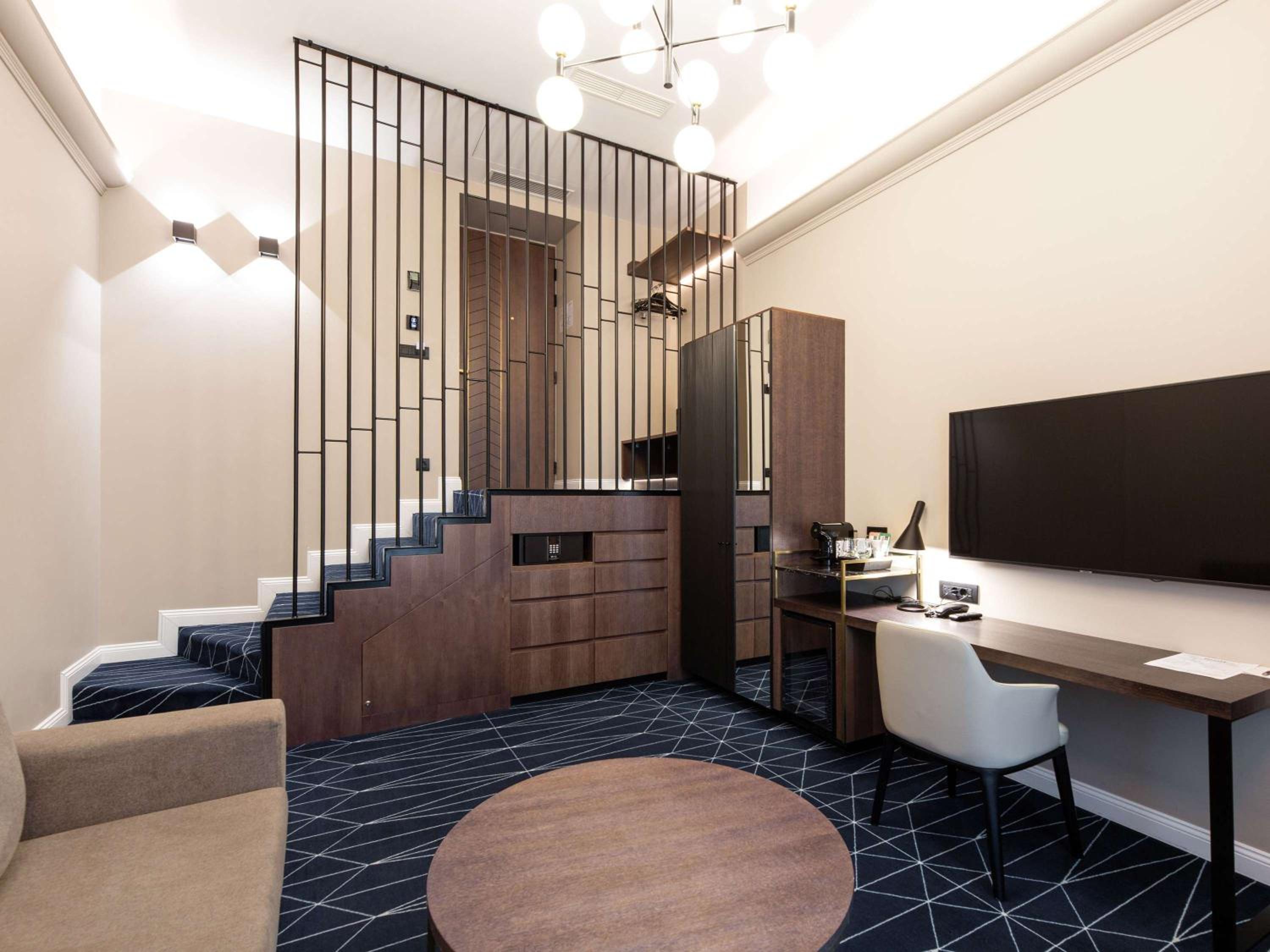 Superior Suite with One Double Bed and Balcony - Photo 2
