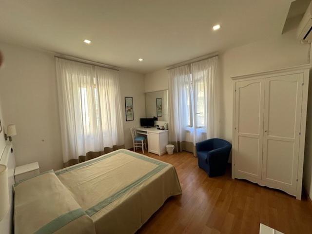 Standard Double or Twin Room photo 2