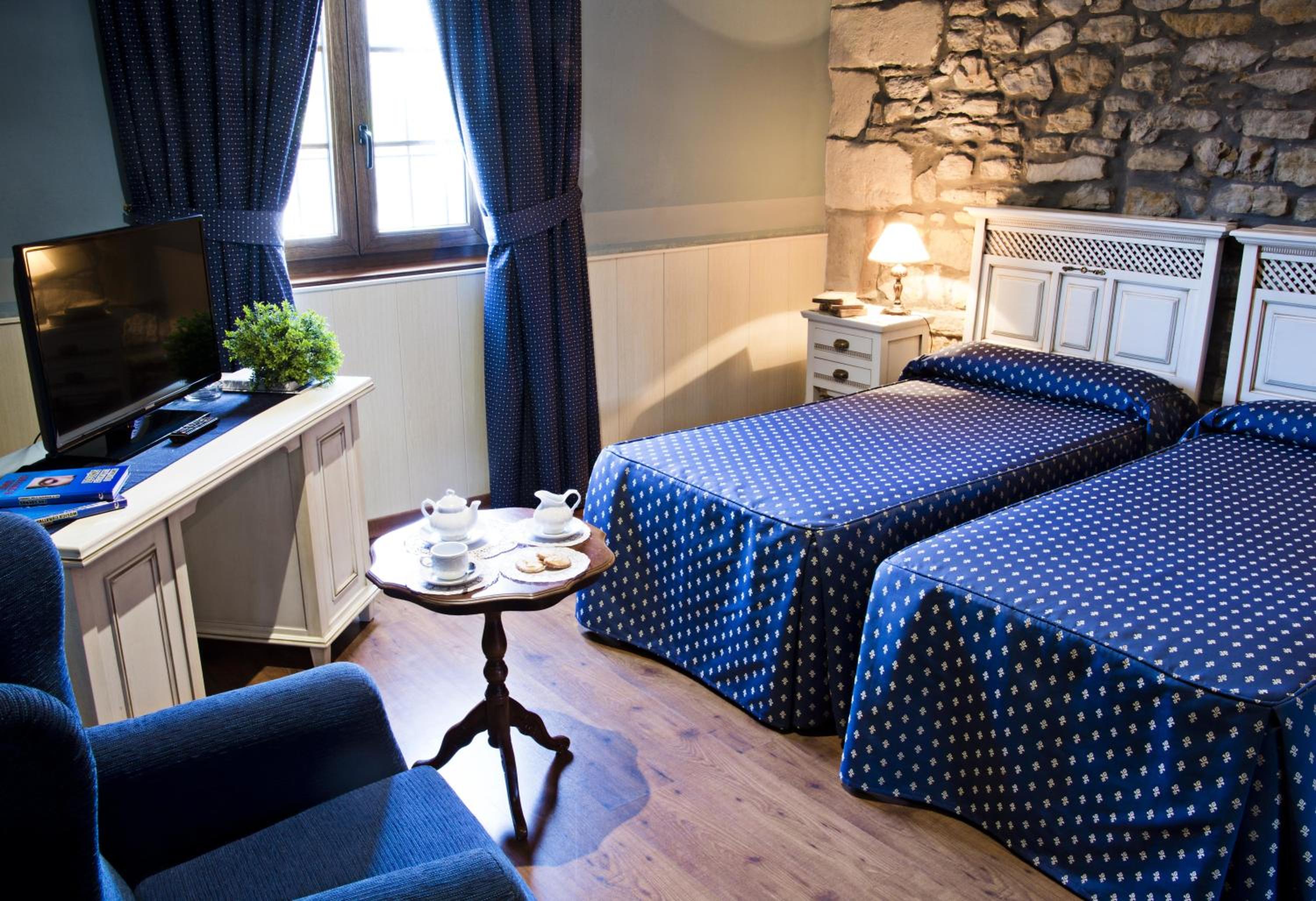 Double or Twin Room - Photo 3