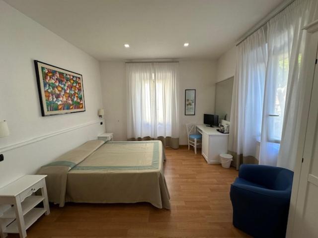 Standard Double or Twin Room photo 1