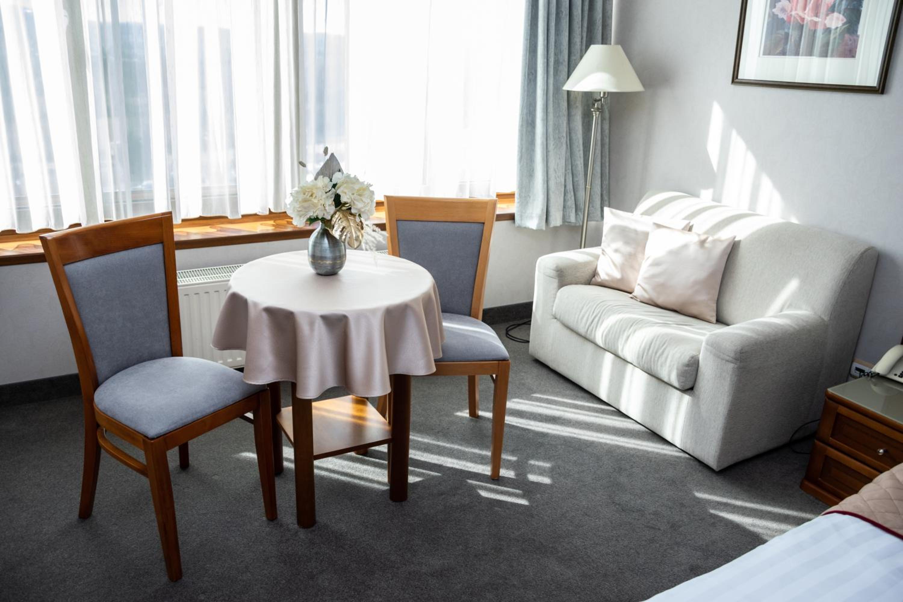 Deluxe Double or Twin Room with Balcony - Photo 4