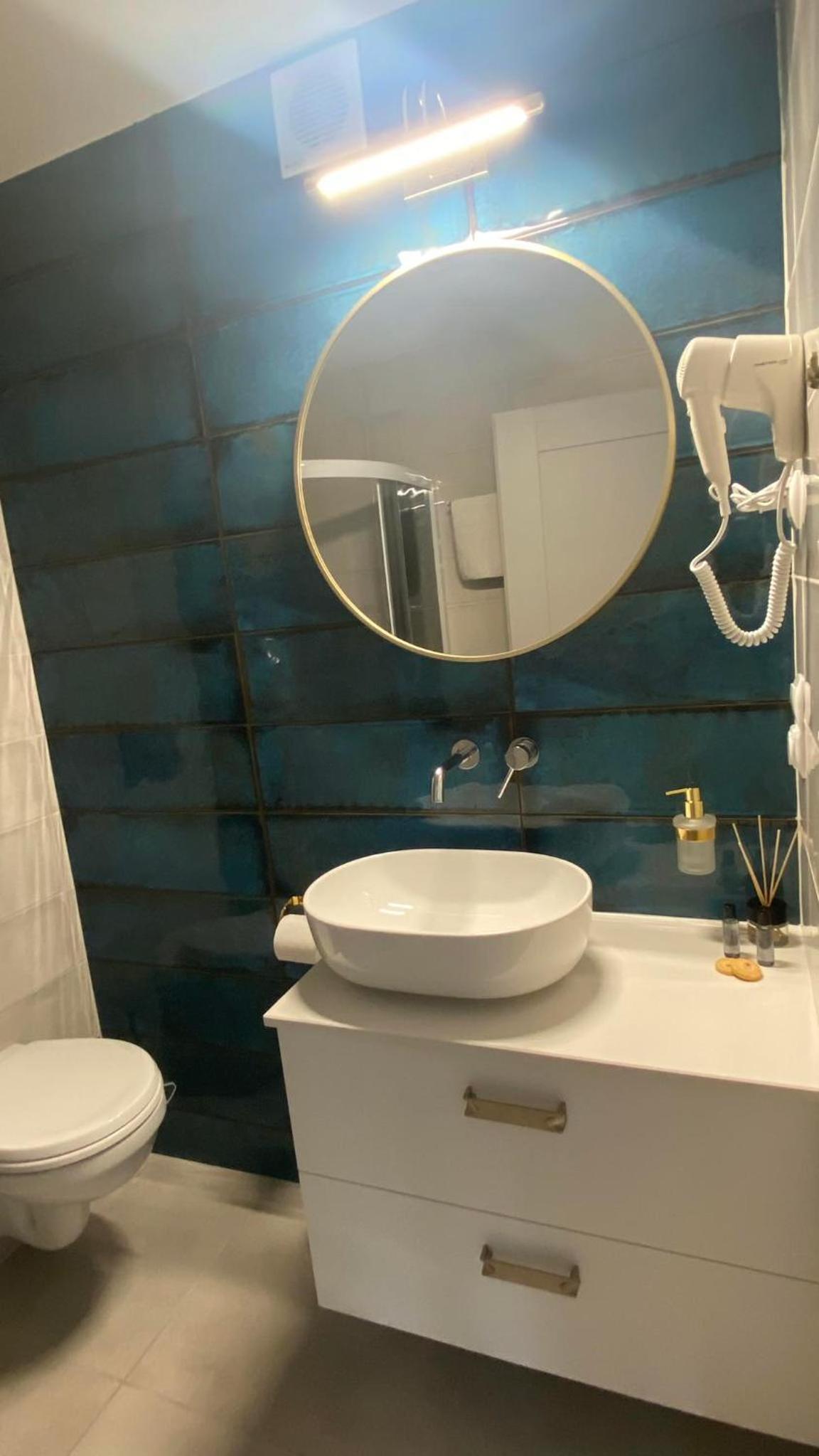Triple Room with Private Bathroom - Photo 7