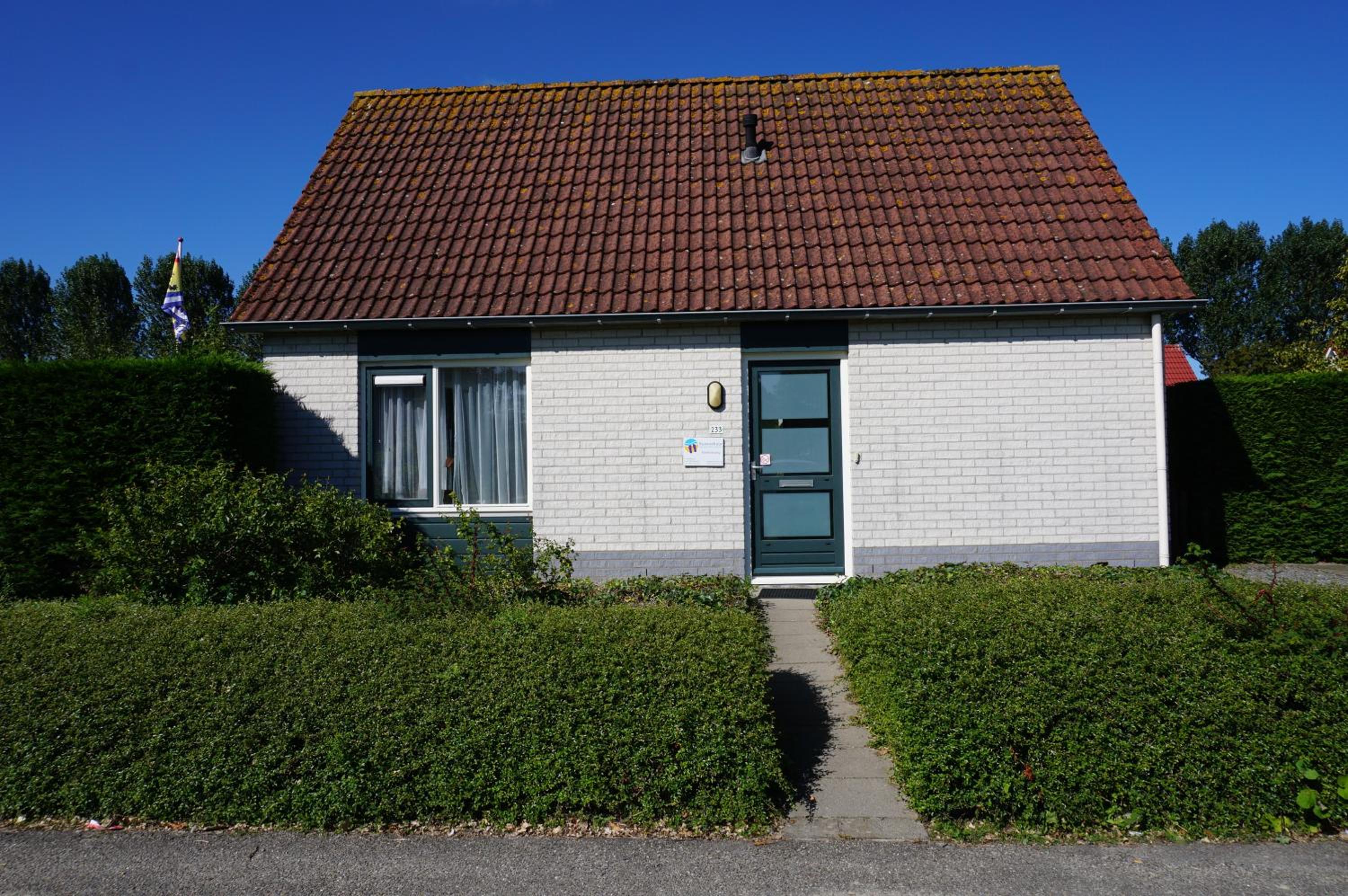 Three-Bedroom House photo 3