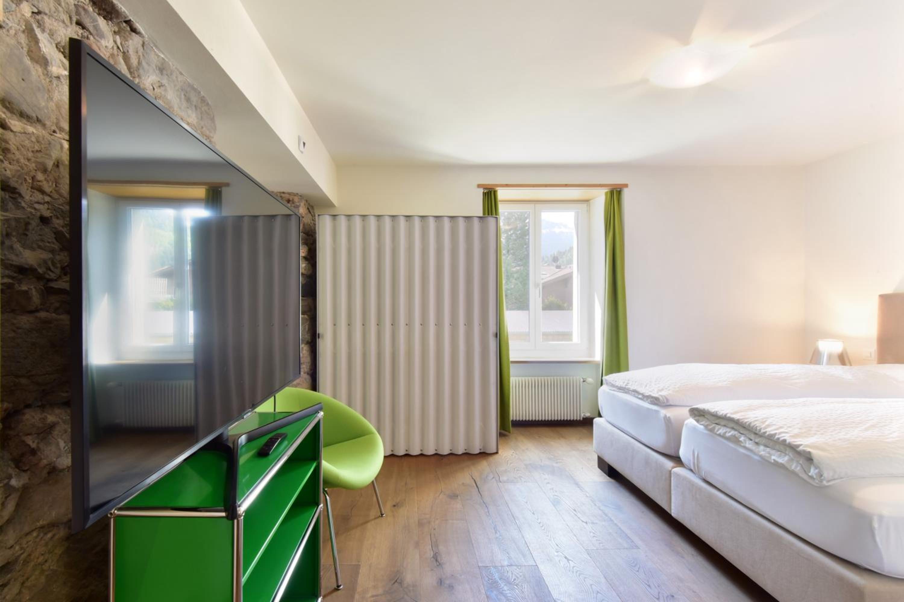 One-Bedroom Apartment - Photo 3