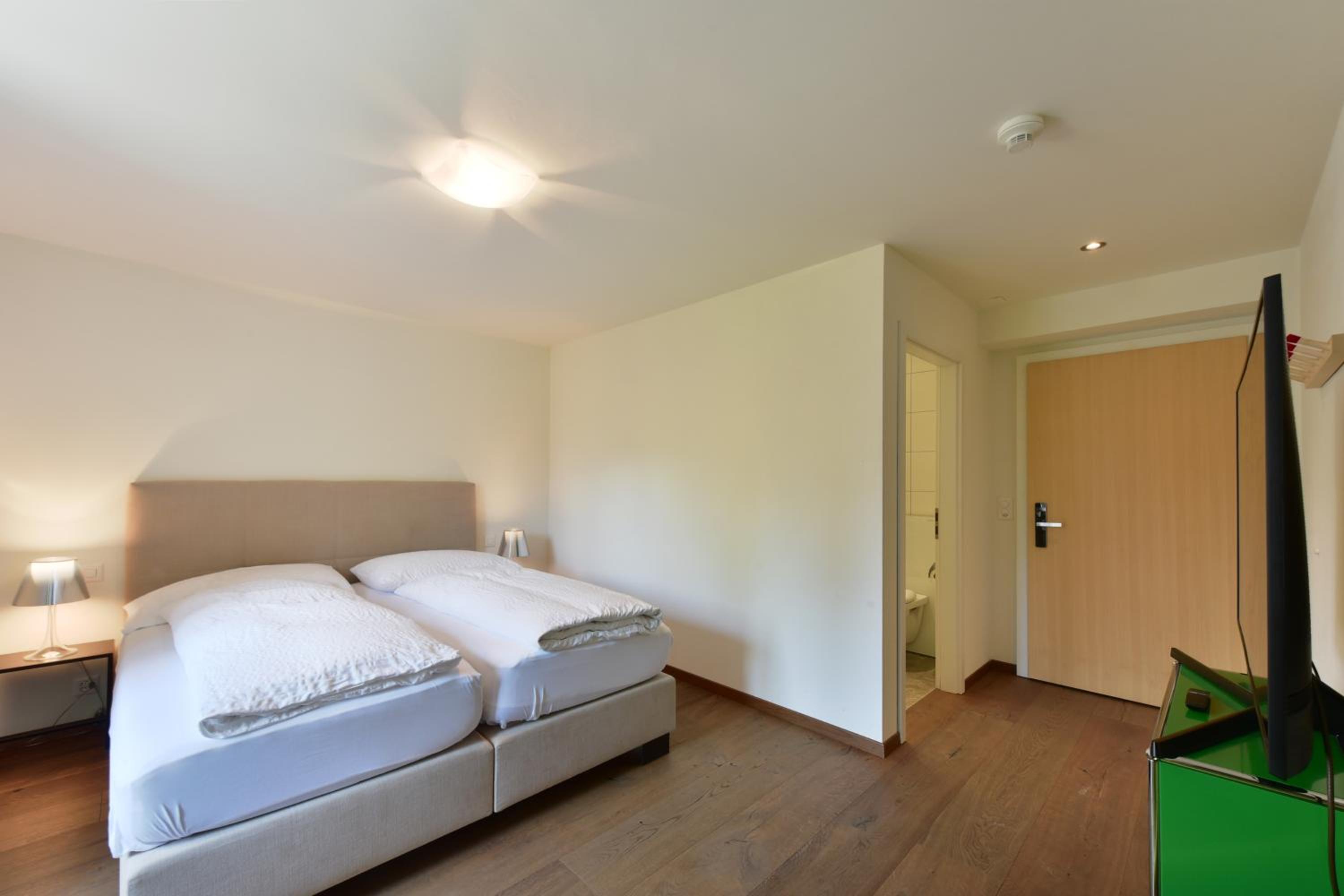 One-Bedroom Apartment - Photo 7