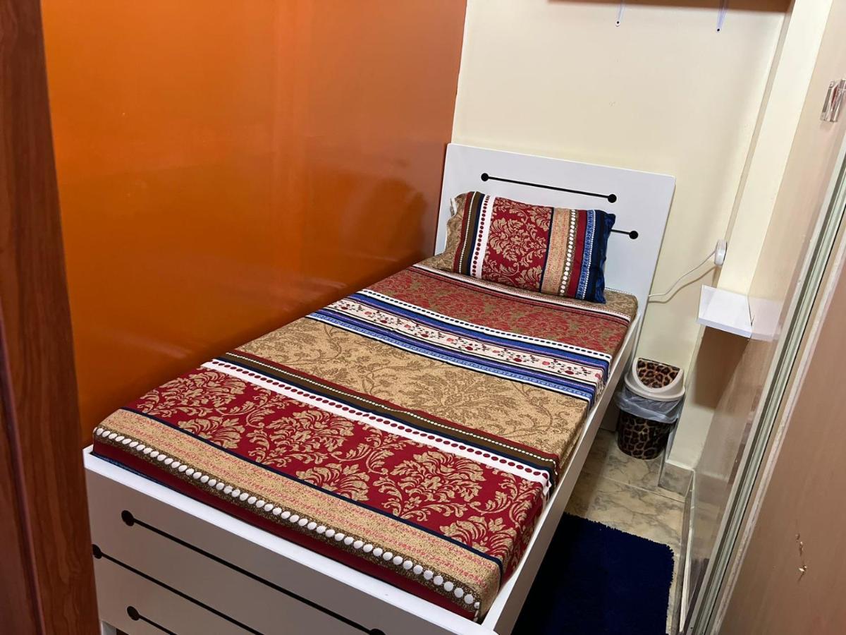 Single Room with Shared Shower and Toilet photo 1