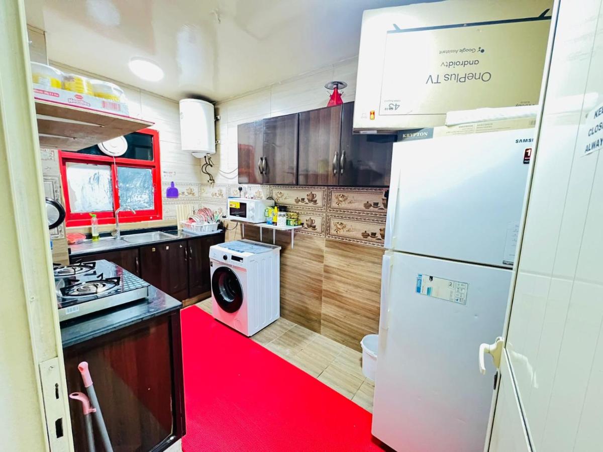 Single Room with Shared Shower and Toilet photo 3