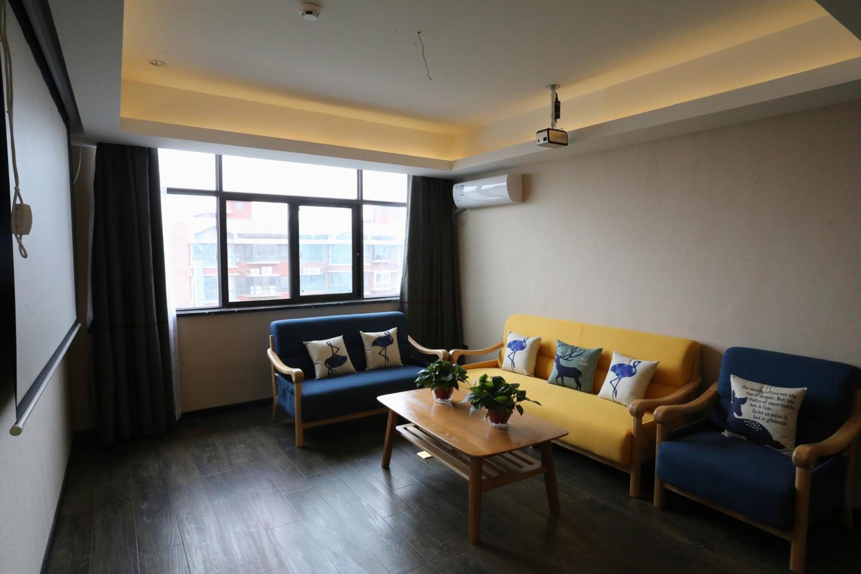 Business Suite photo 1