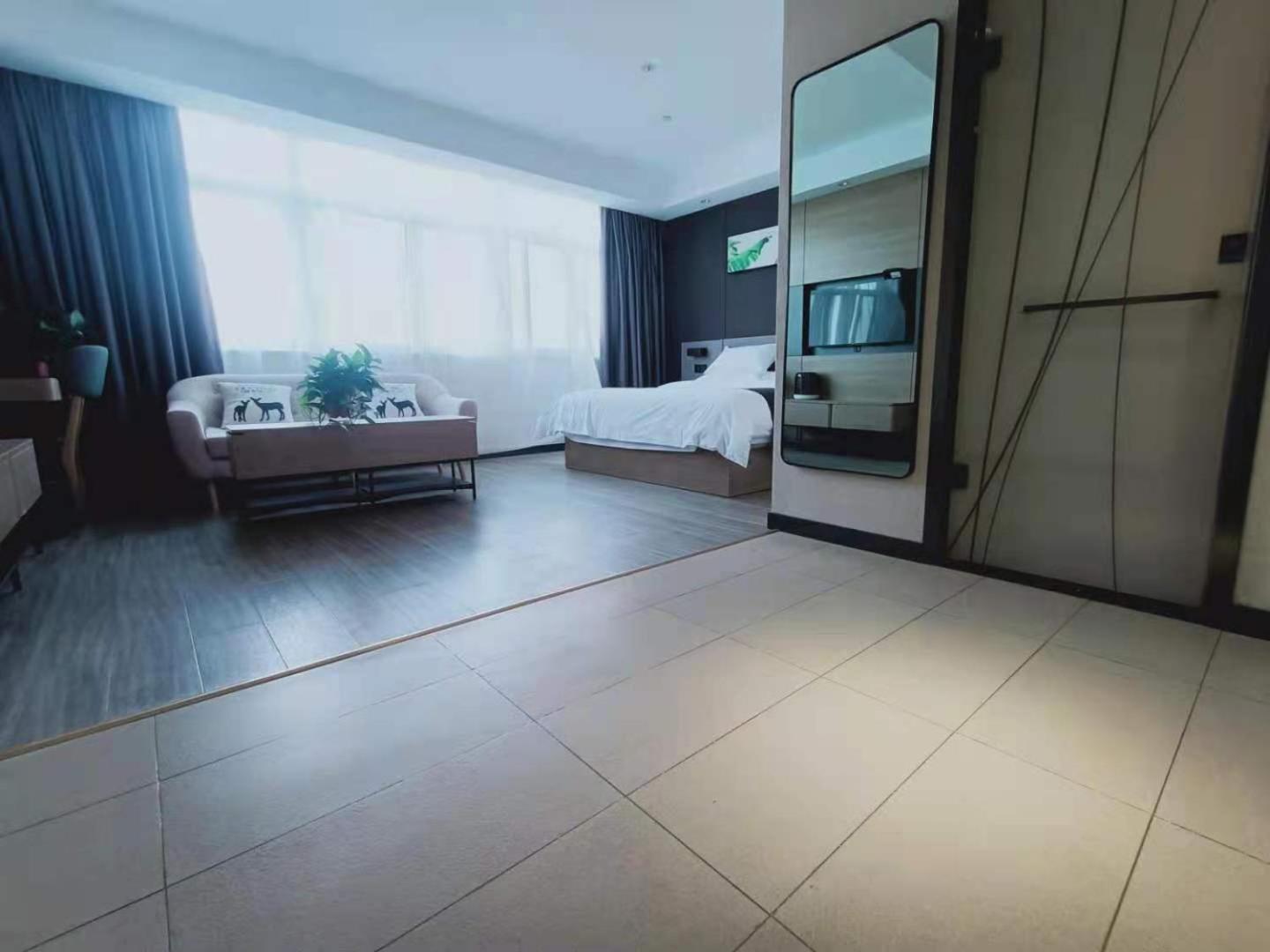 Deluxe Business Room