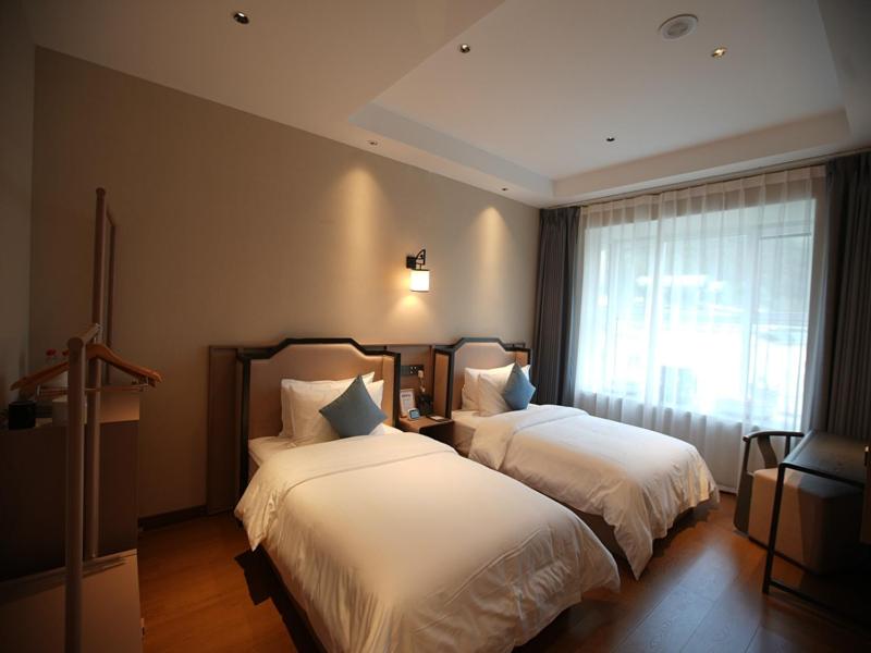 Deluxe Twin Room photo 3