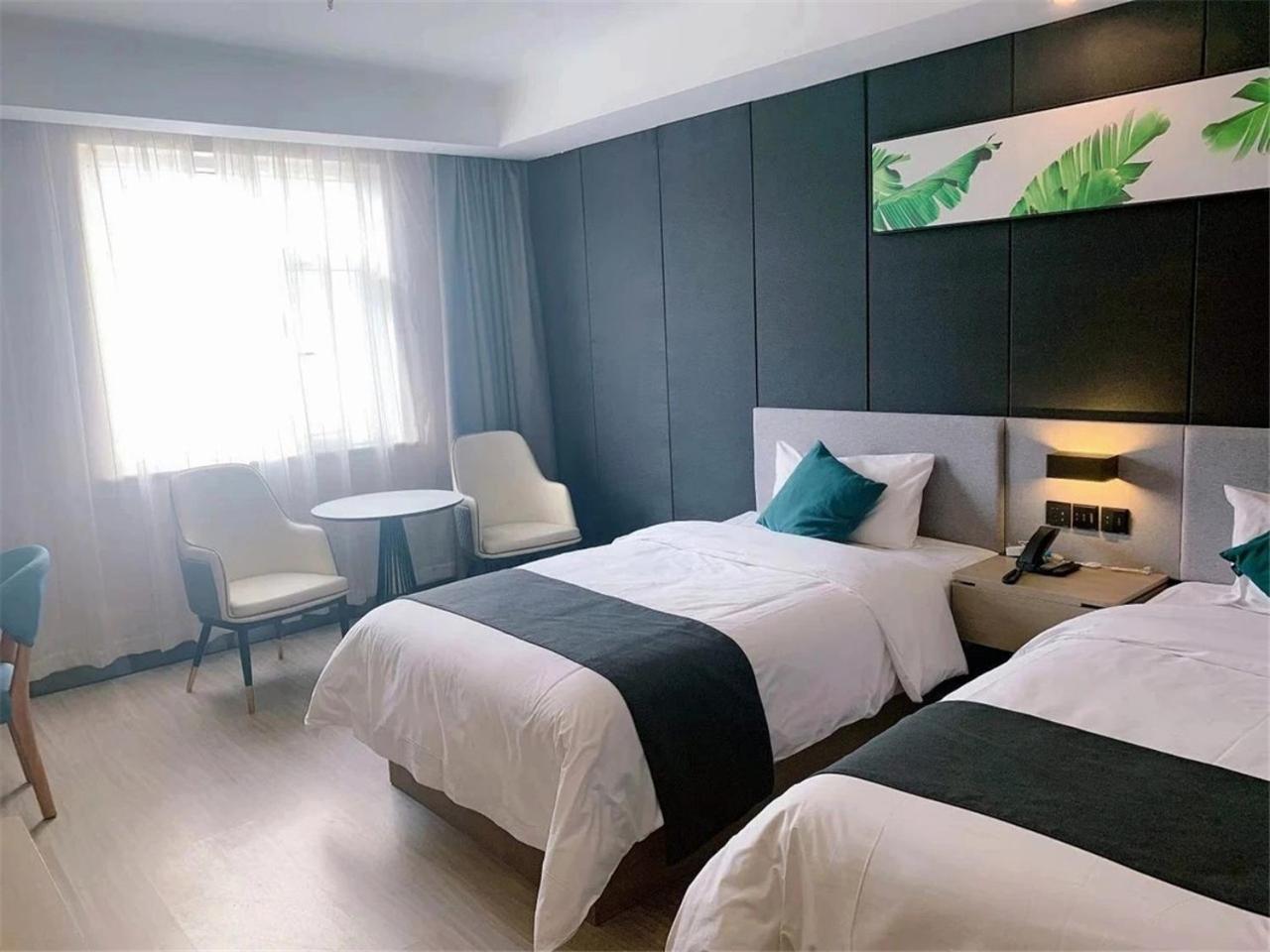 Premium Twin Room photo 3