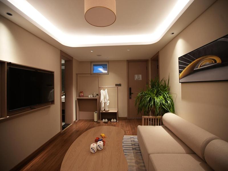 Comfort Family Room photo 3