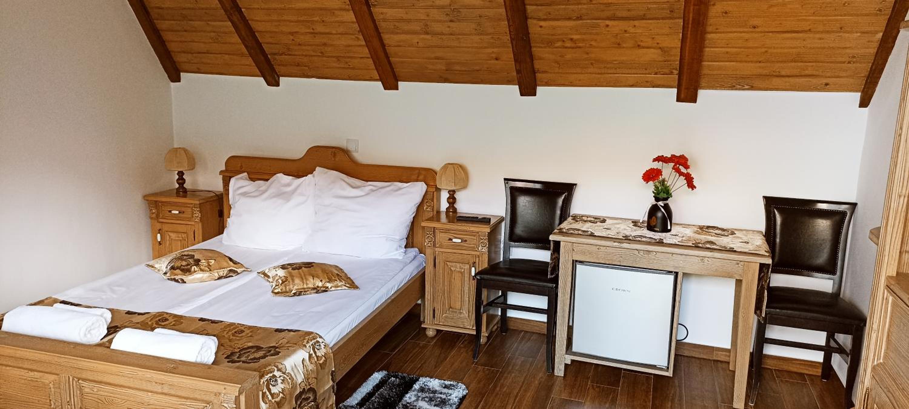 Deluxe Queen Room - Photo 5
